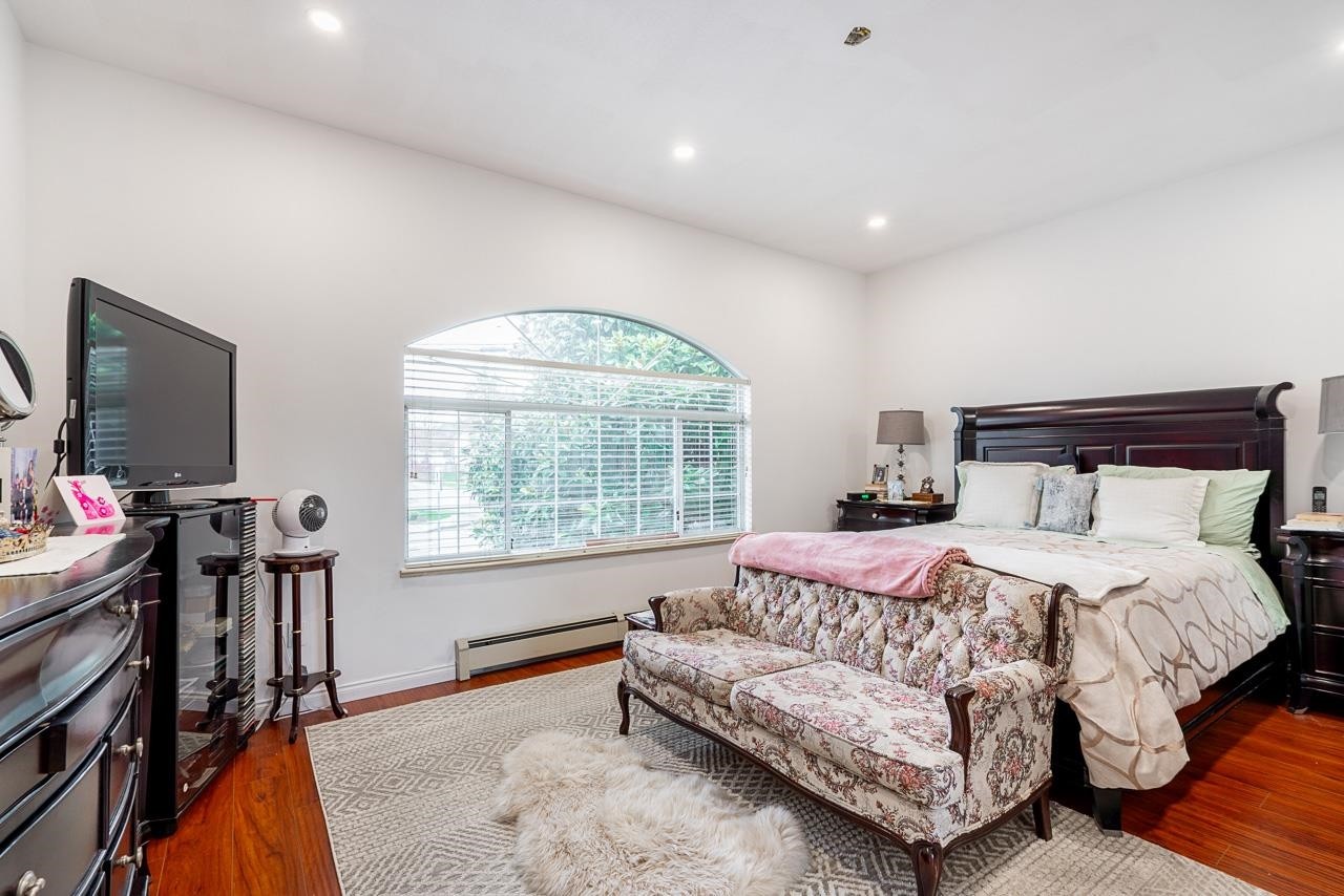 









13798


92

Avenue,
Surrey,




BC
V3V 1J2

