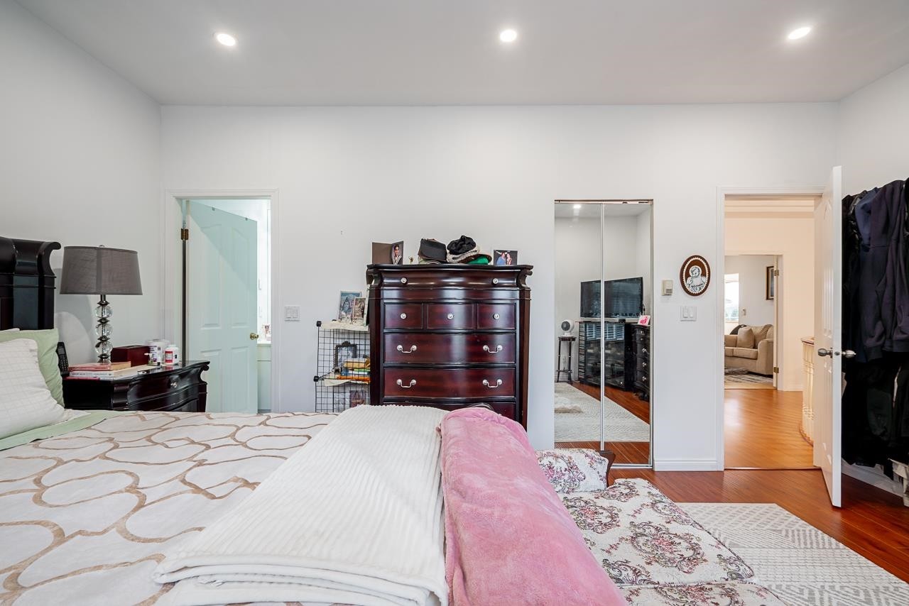 









13798


92

Avenue,
Surrey,




BC
V3V 1J2

