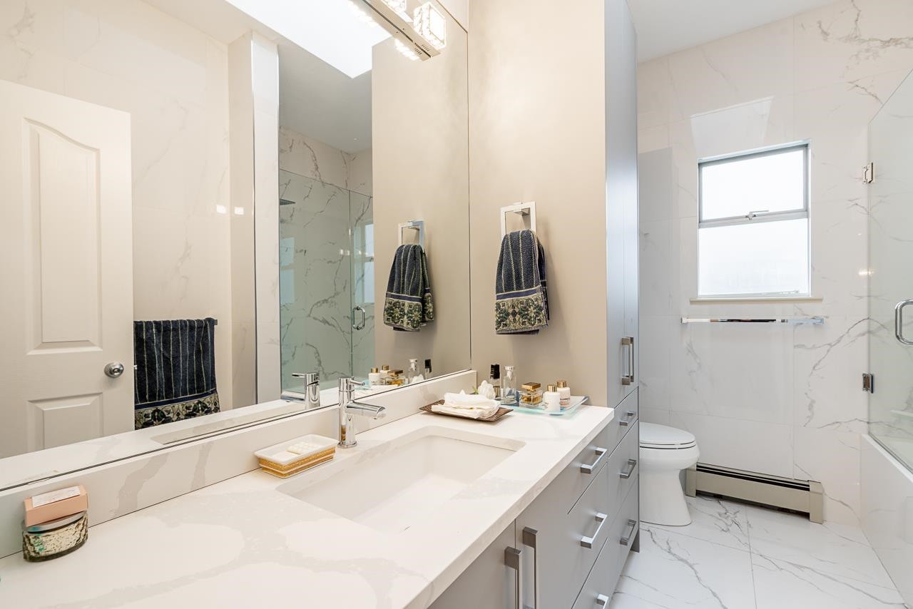 









13798


92

Avenue,
Surrey,




BC
V3V 1J2

