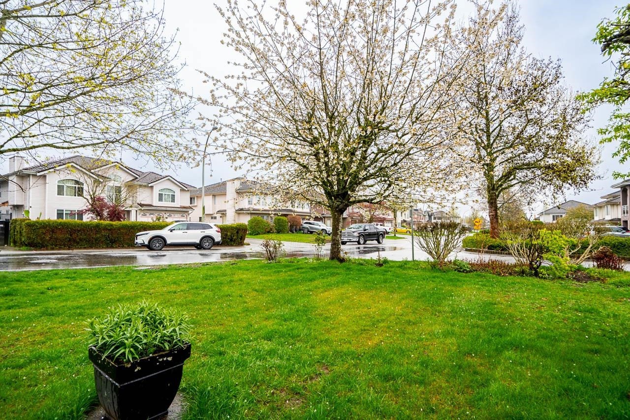 









13798


92

Avenue,
Surrey,




BC
V3V 1J2

