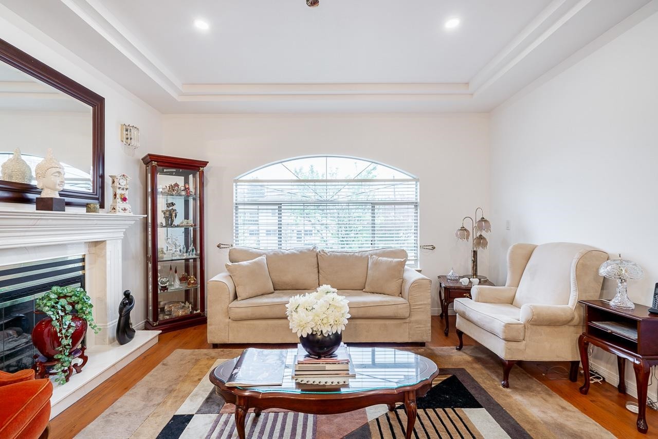 









13798


92

Avenue,
Surrey,




BC
V3V 1J2

