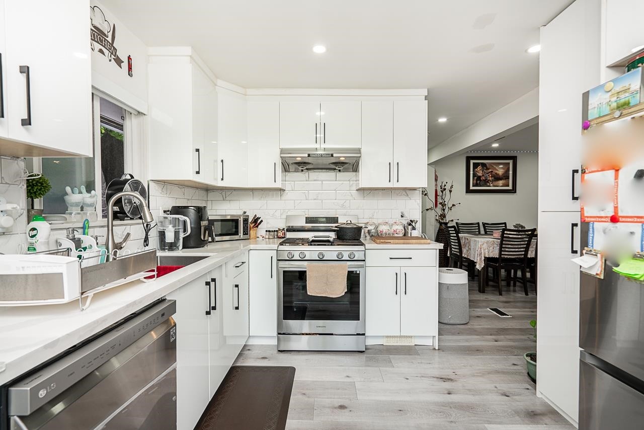 









11460


141a

Street,
Surrey,




BC
V3R 3K2

