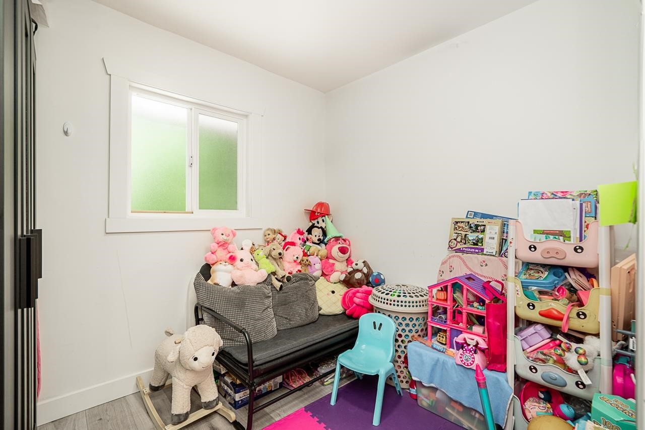 









11460


141a

Street,
Surrey,




BC
V3R 3K2

