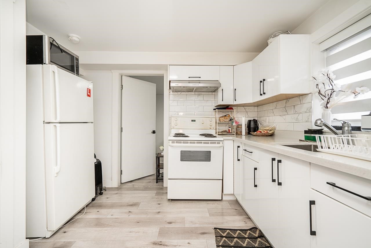 









11460


141a

Street,
Surrey,




BC
V3R 3K2

