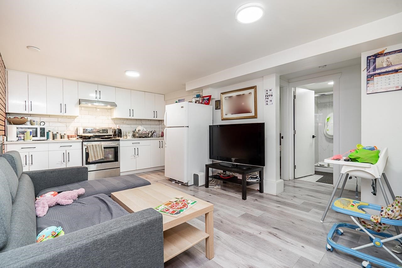 









11460


141a

Street,
Surrey,




BC
V3R 3K2

