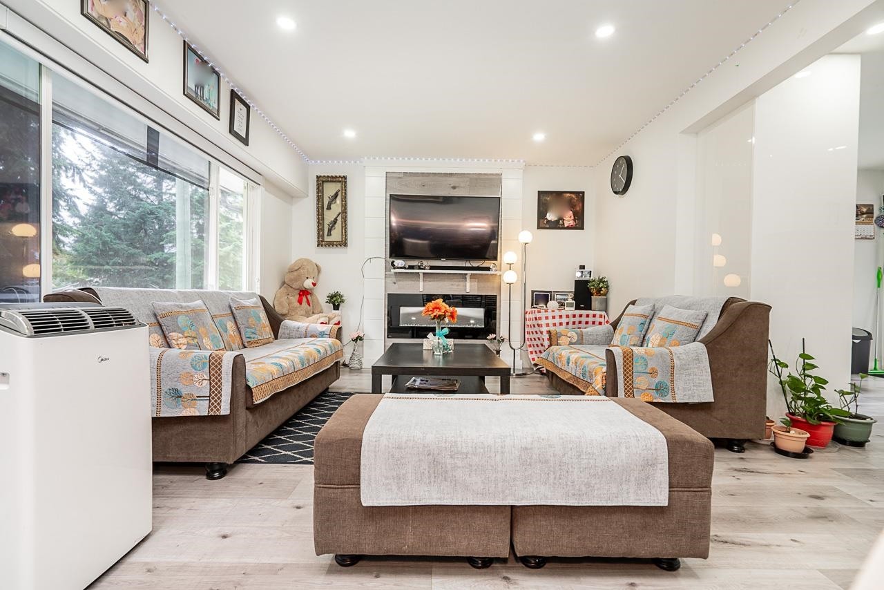 









11460


141a

Street,
Surrey,




BC
V3R 3K2

