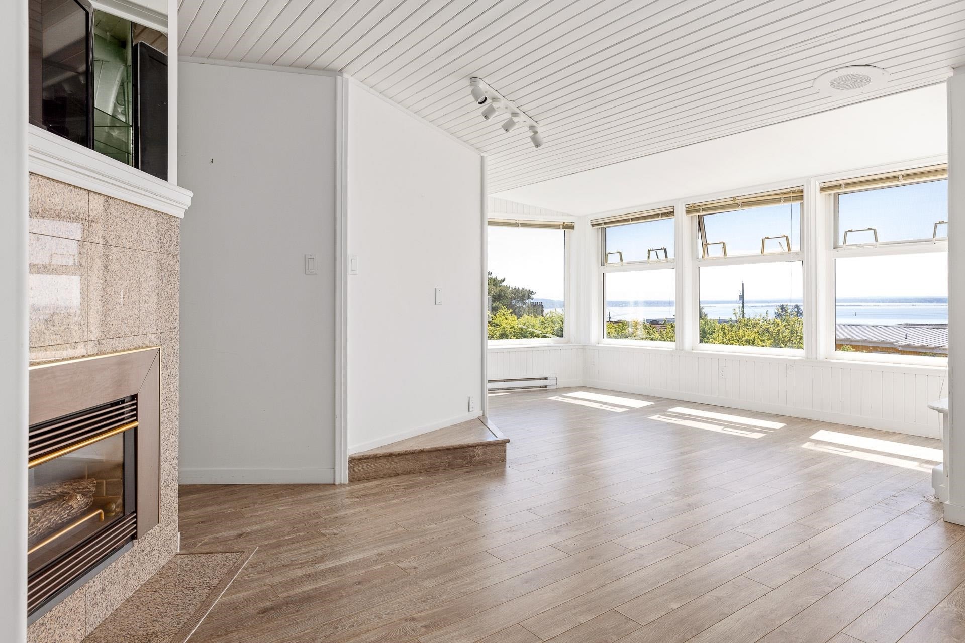 









14220


Malabar

Avenue,
White Rock,




BC
V4B 2Y3

