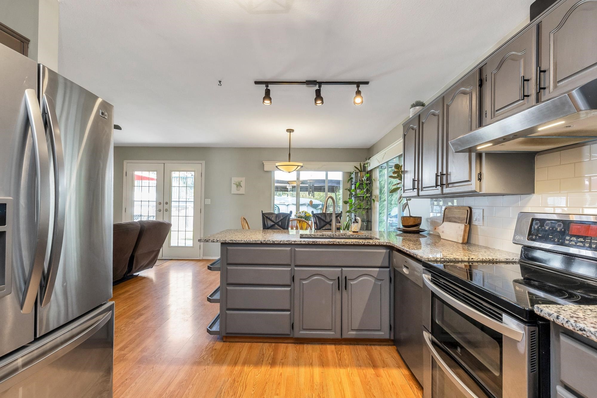 









8572


Bannister

Drive,
Mission,




BC
V2V 6Y3

