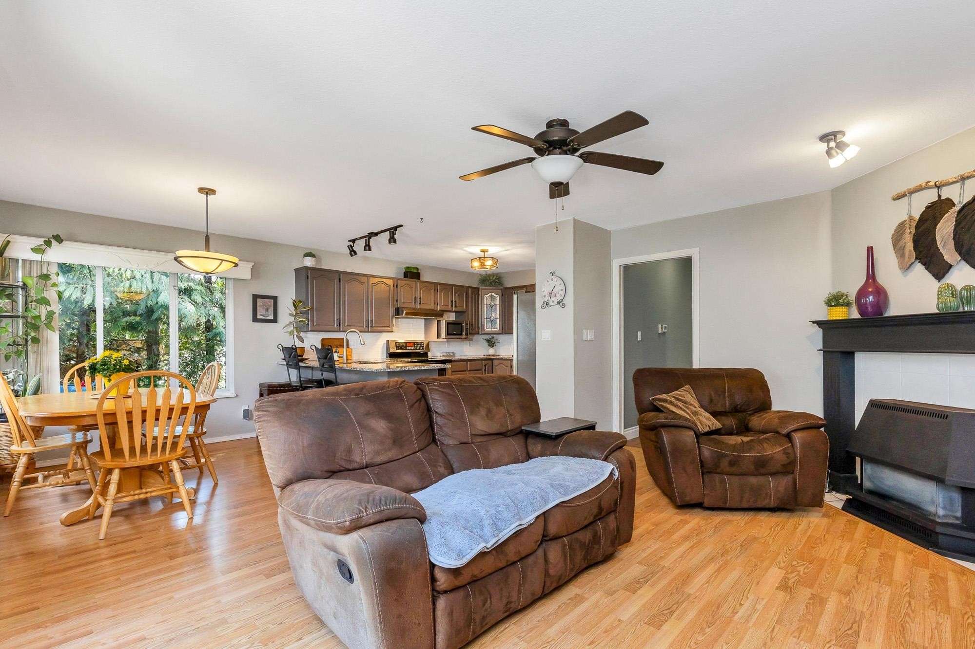 









8572


Bannister

Drive,
Mission,




BC
V2V 6Y3

