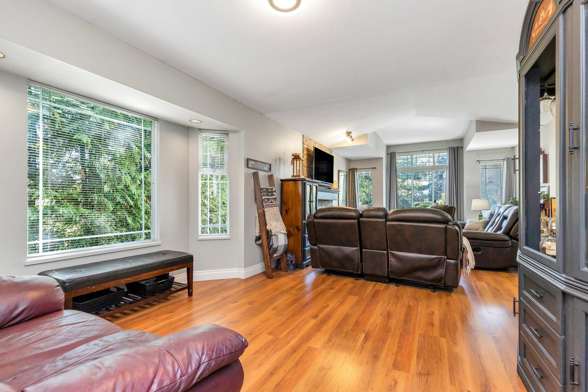 









8572


Bannister

Drive,
Mission,




BC
V2V 6Y3

