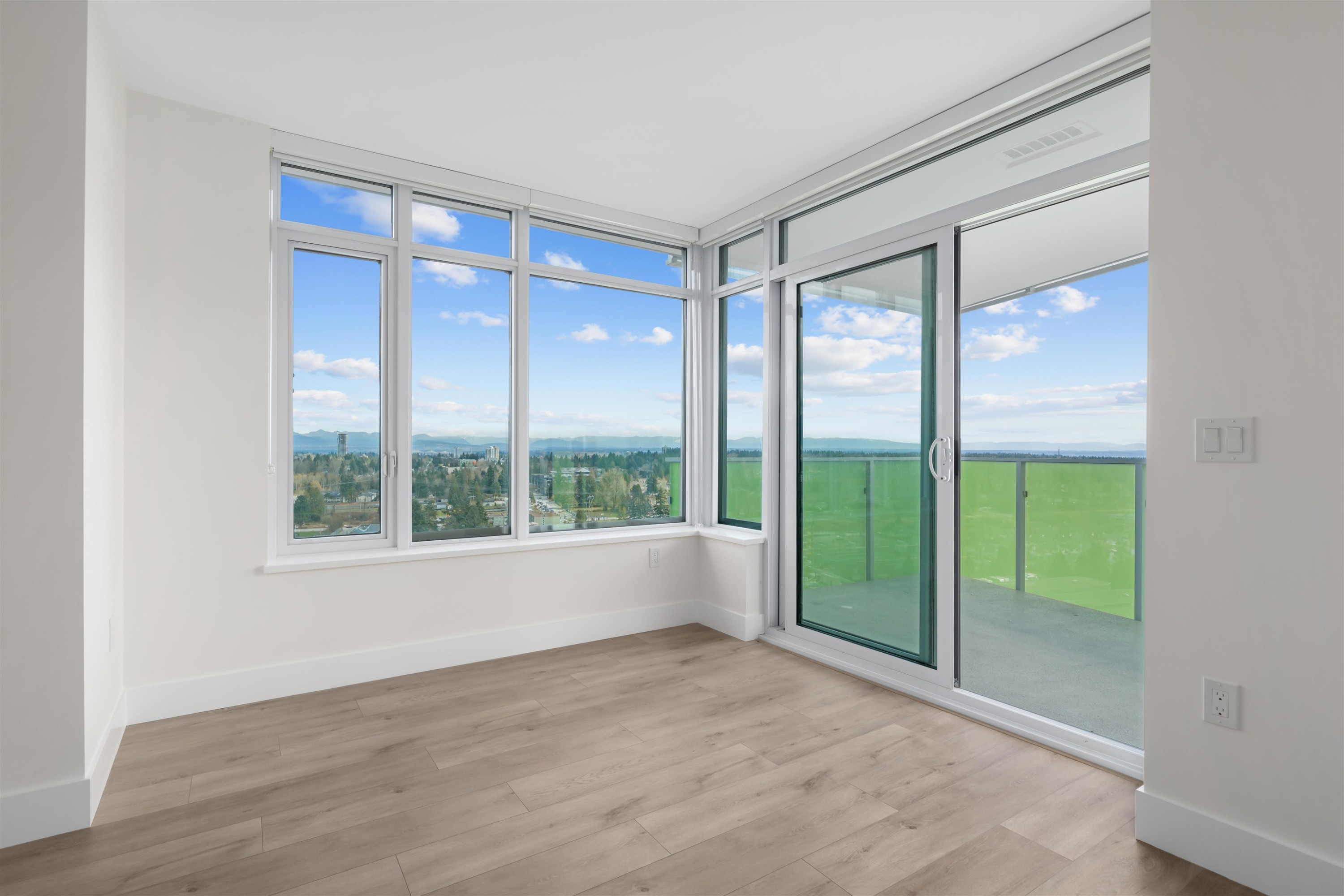 









10428


Whalley

Boulevard, 2502,
Surrey,




BC
V3T 1W6

