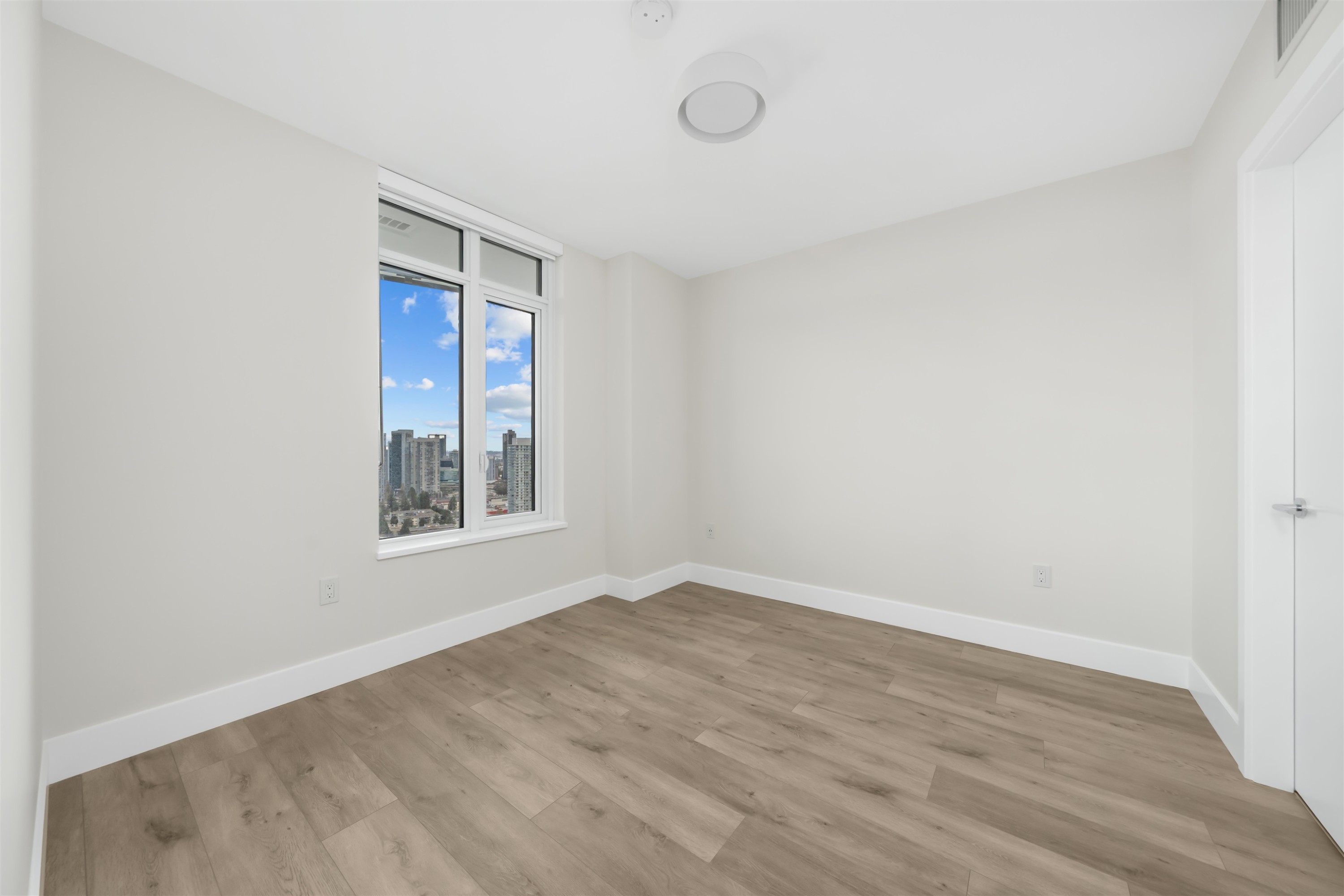 









10428


Whalley

Boulevard, 2502,
Surrey,




BC
V3T 1W6

