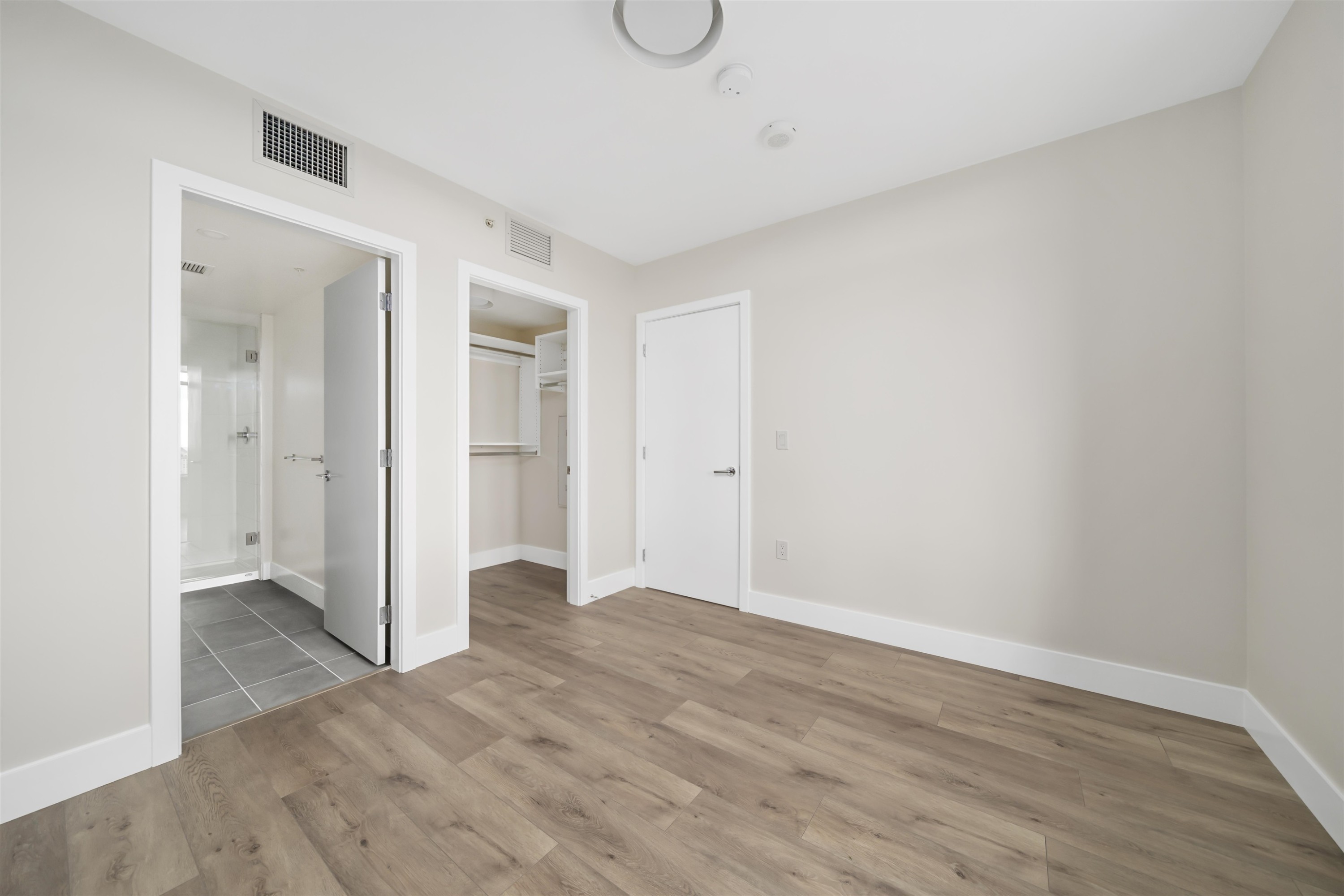 









10428


Whalley

Boulevard, 2502,
Surrey,




BC
V3T 1W6

