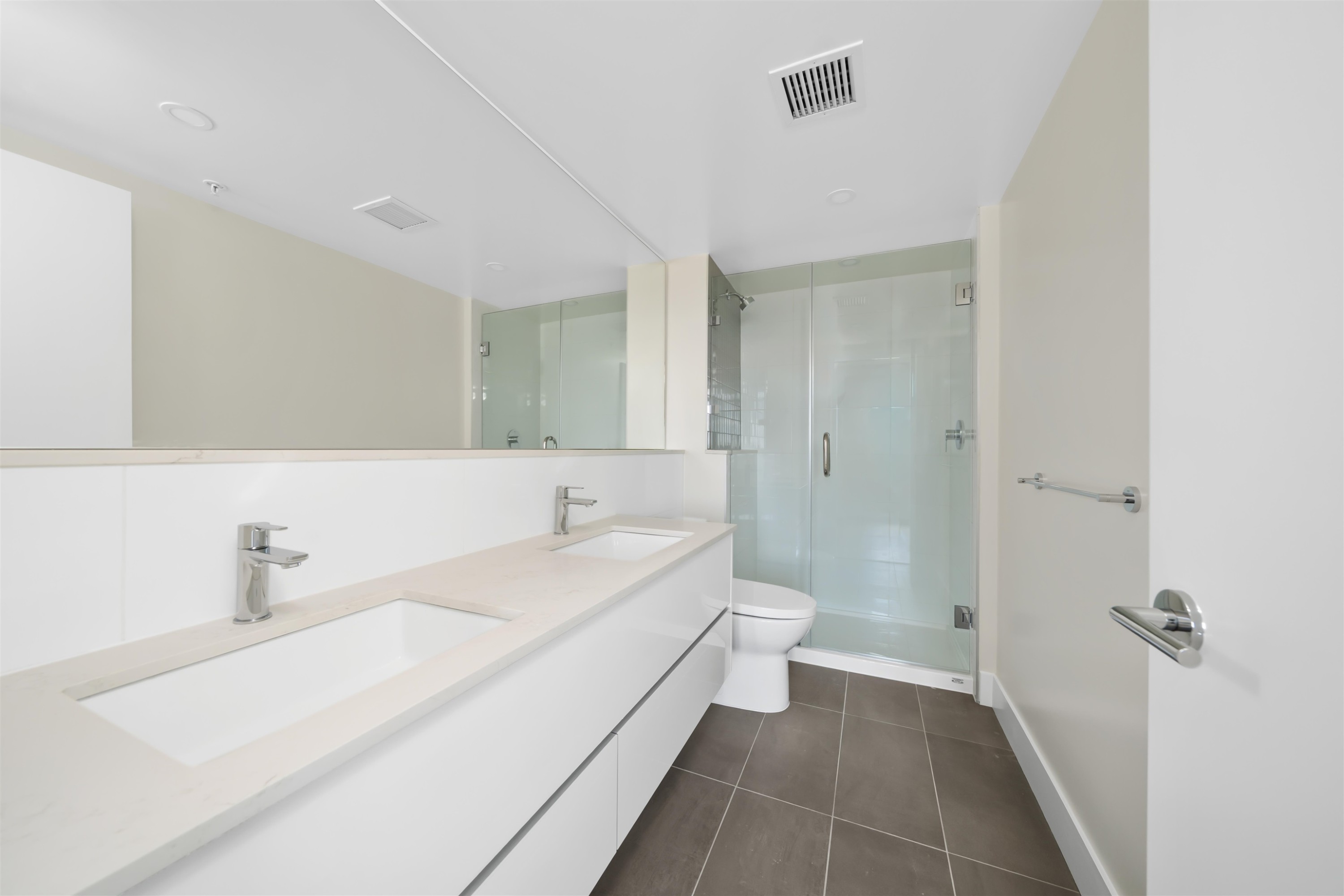 









10428


Whalley

Boulevard, 2502,
Surrey,




BC
V3T 1W6

