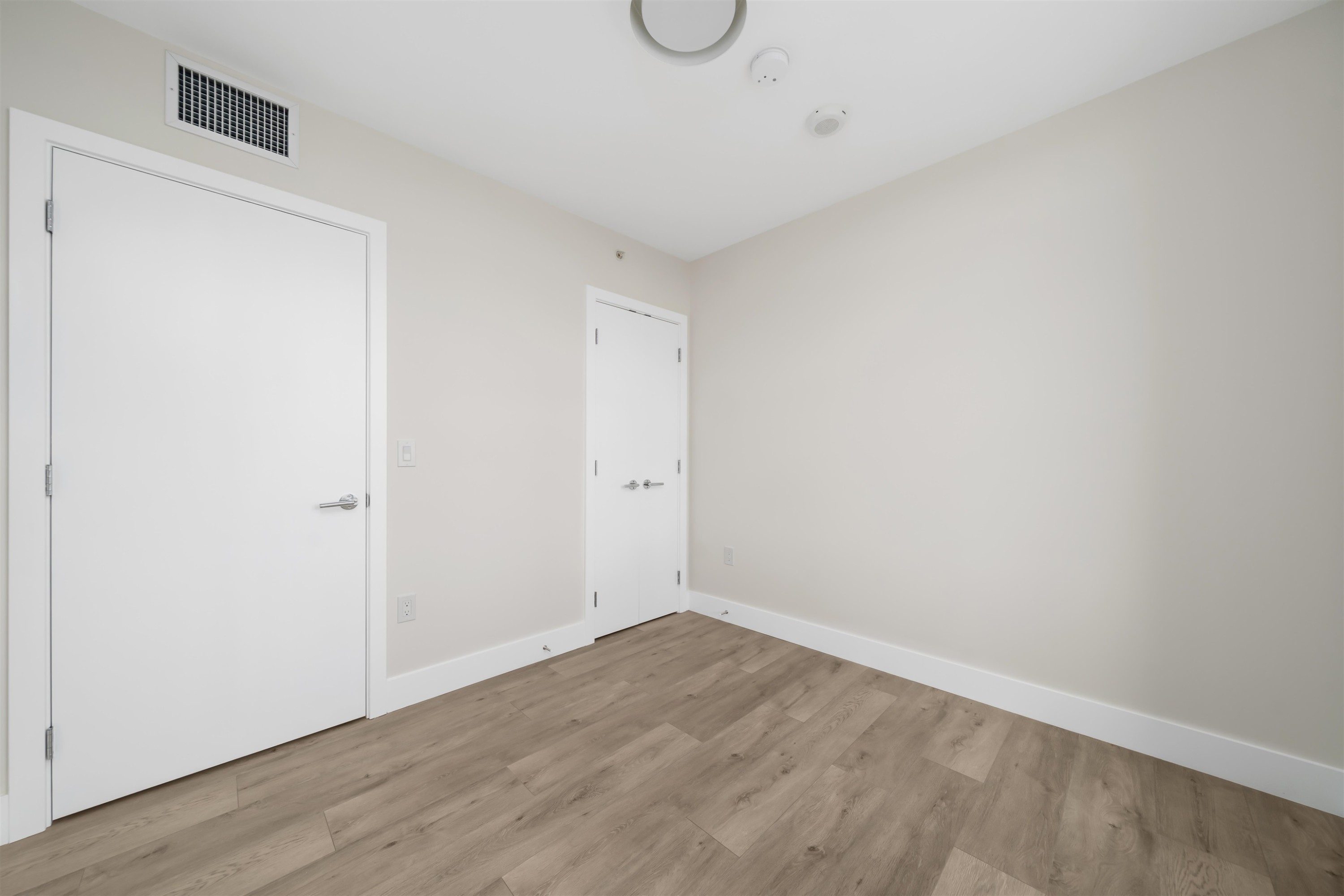 









10428


Whalley

Boulevard, 2502,
Surrey,




BC
V3T 1W6

