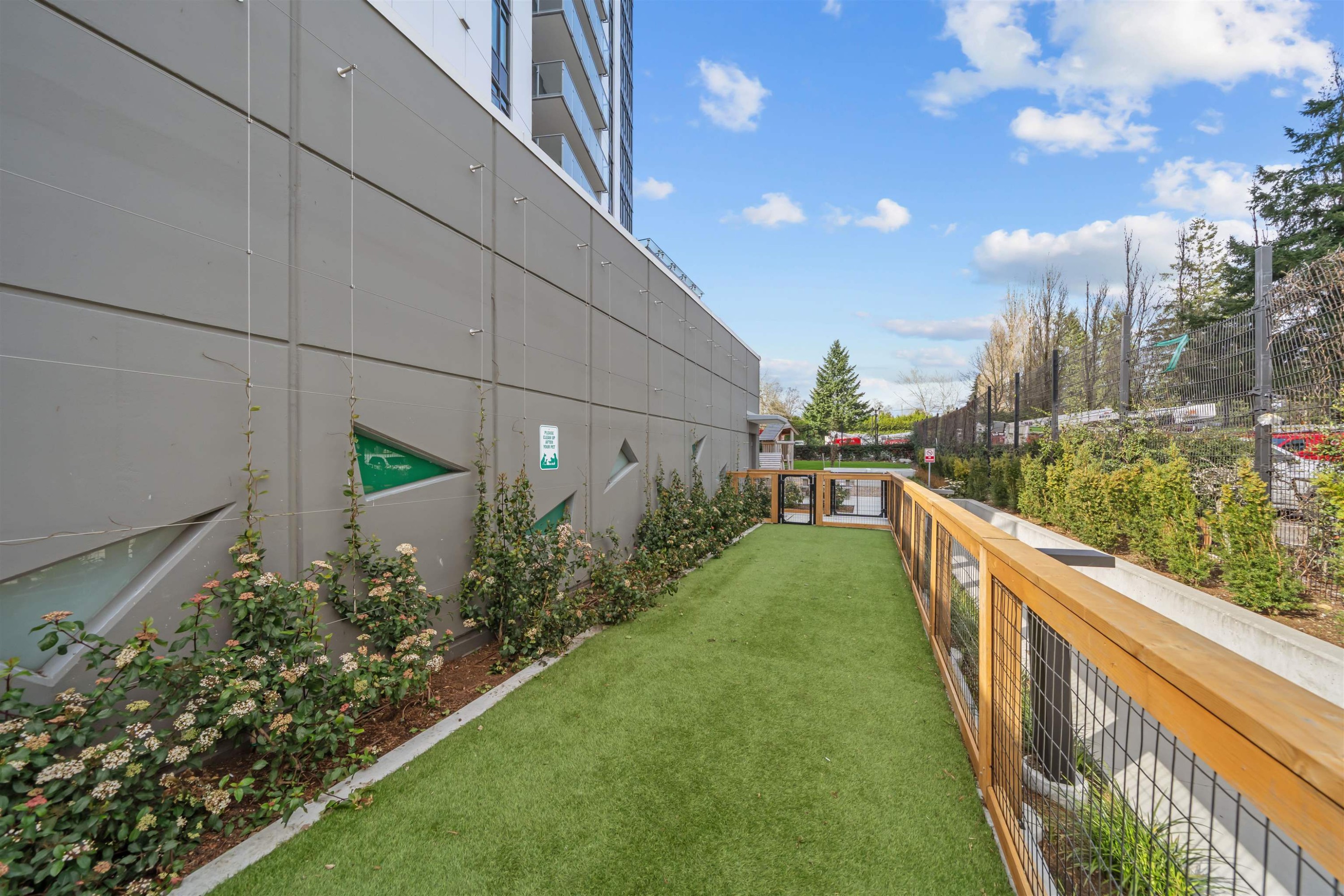 









10428


Whalley

Boulevard, 2502,
Surrey,




BC
V3T 1W6

