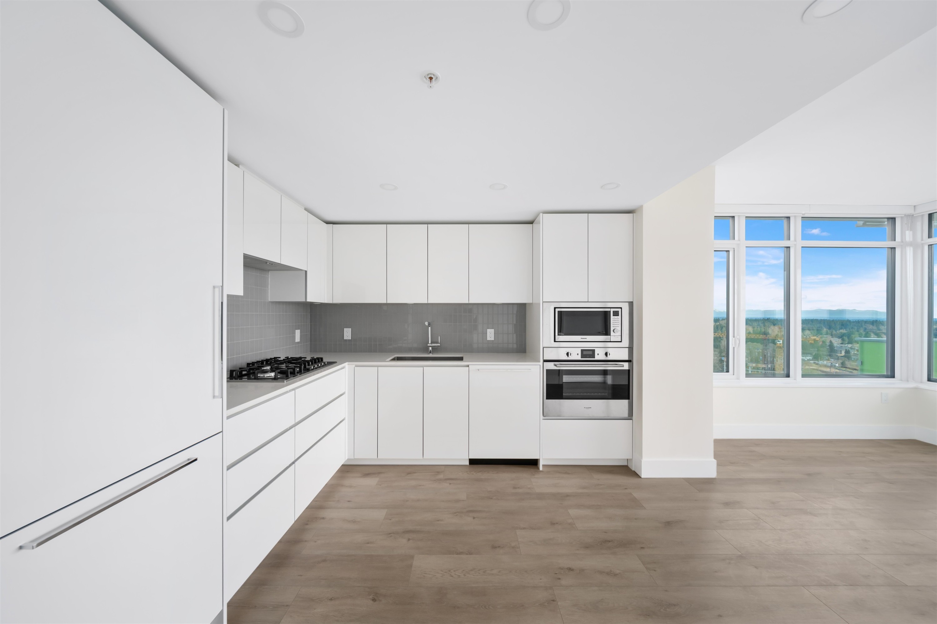 









10428


Whalley

Boulevard, 2502,
Surrey,




BC
V3T 1W6


