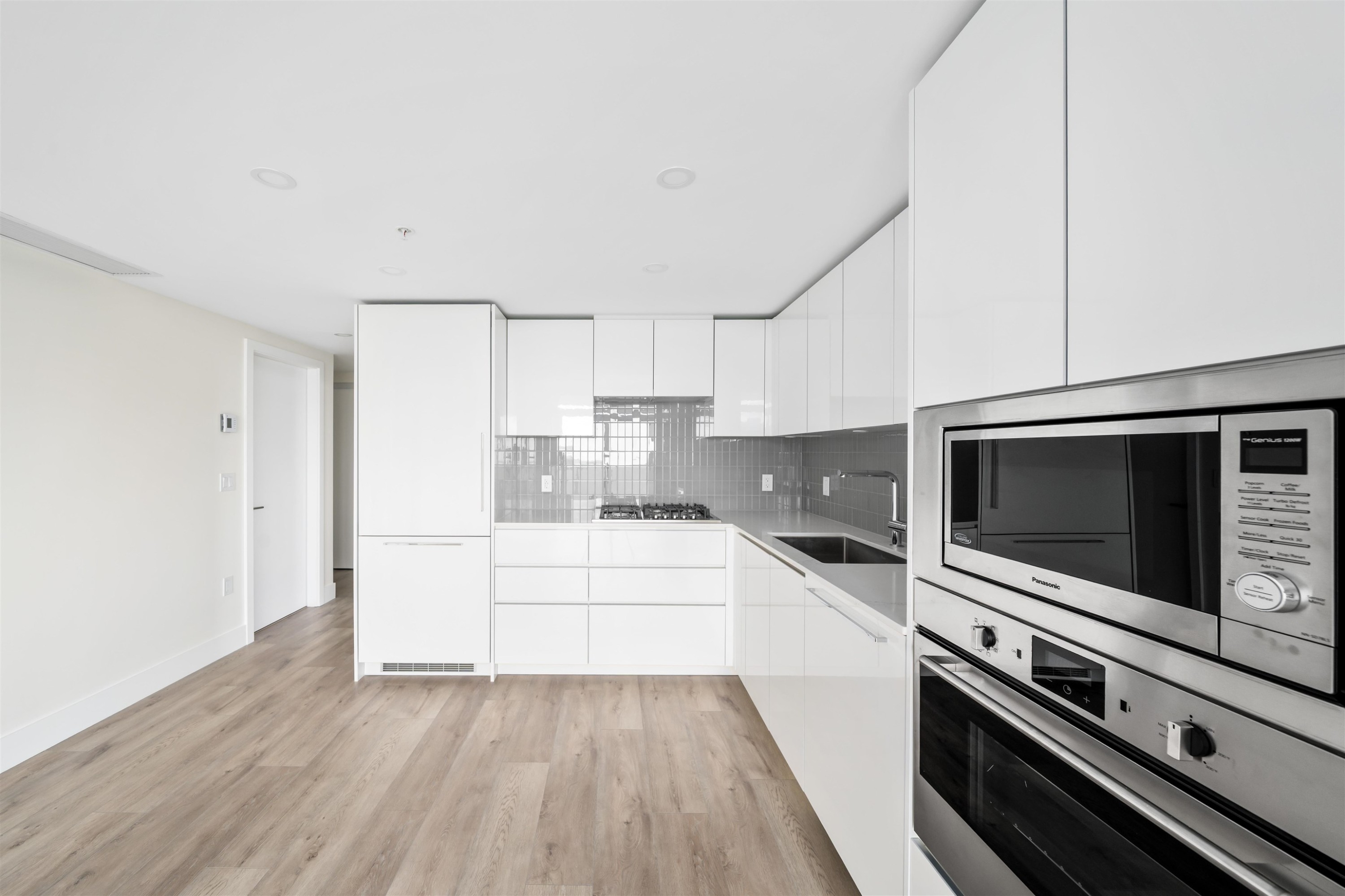 









10428


Whalley

Boulevard, 2502,
Surrey,




BC
V3T 1W6

