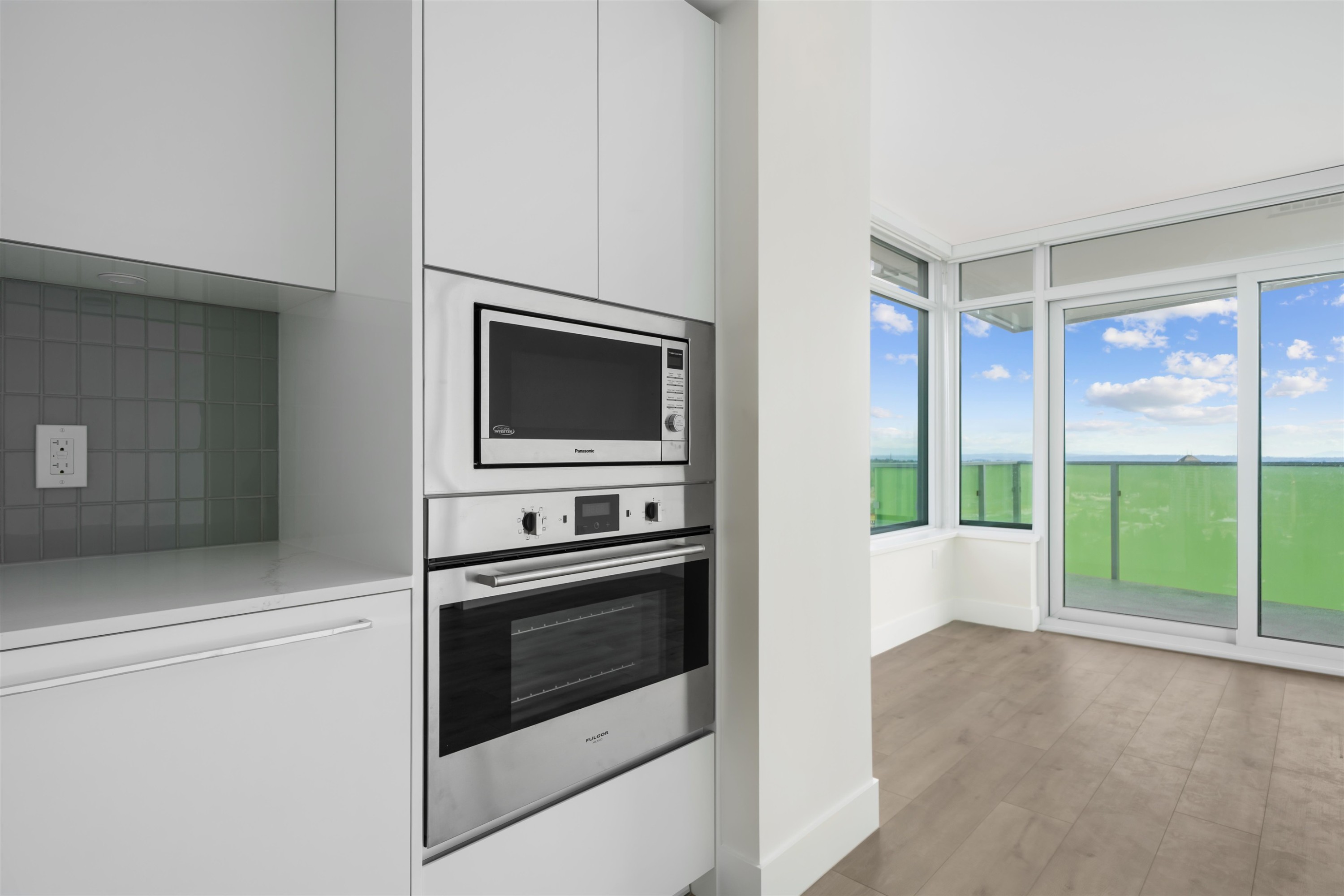 









10428


Whalley

Boulevard, 2502,
Surrey,




BC
V3T 1W6

