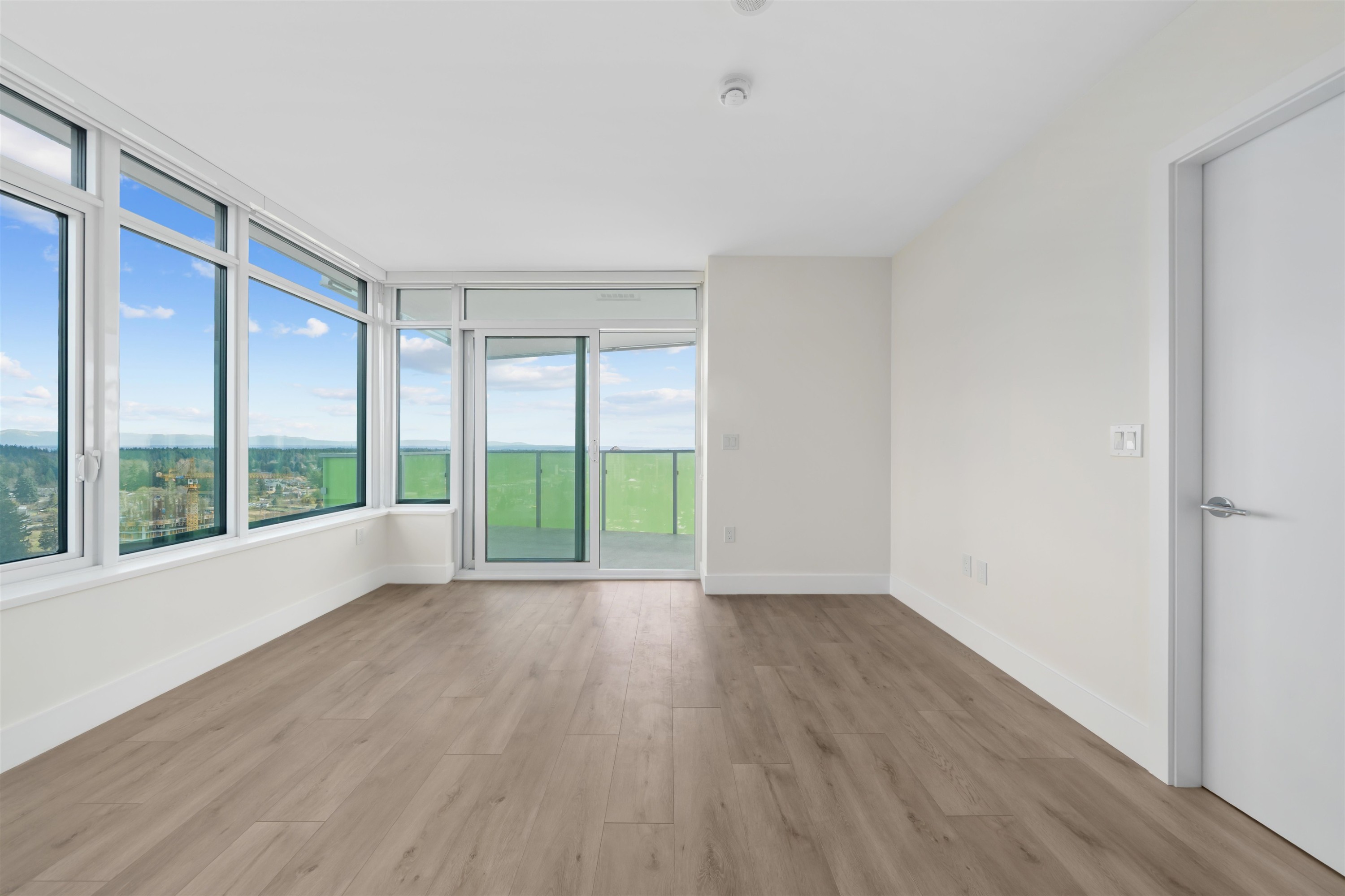









10428


Whalley

Boulevard, 2502,
Surrey,




BC
V3T 1W6

