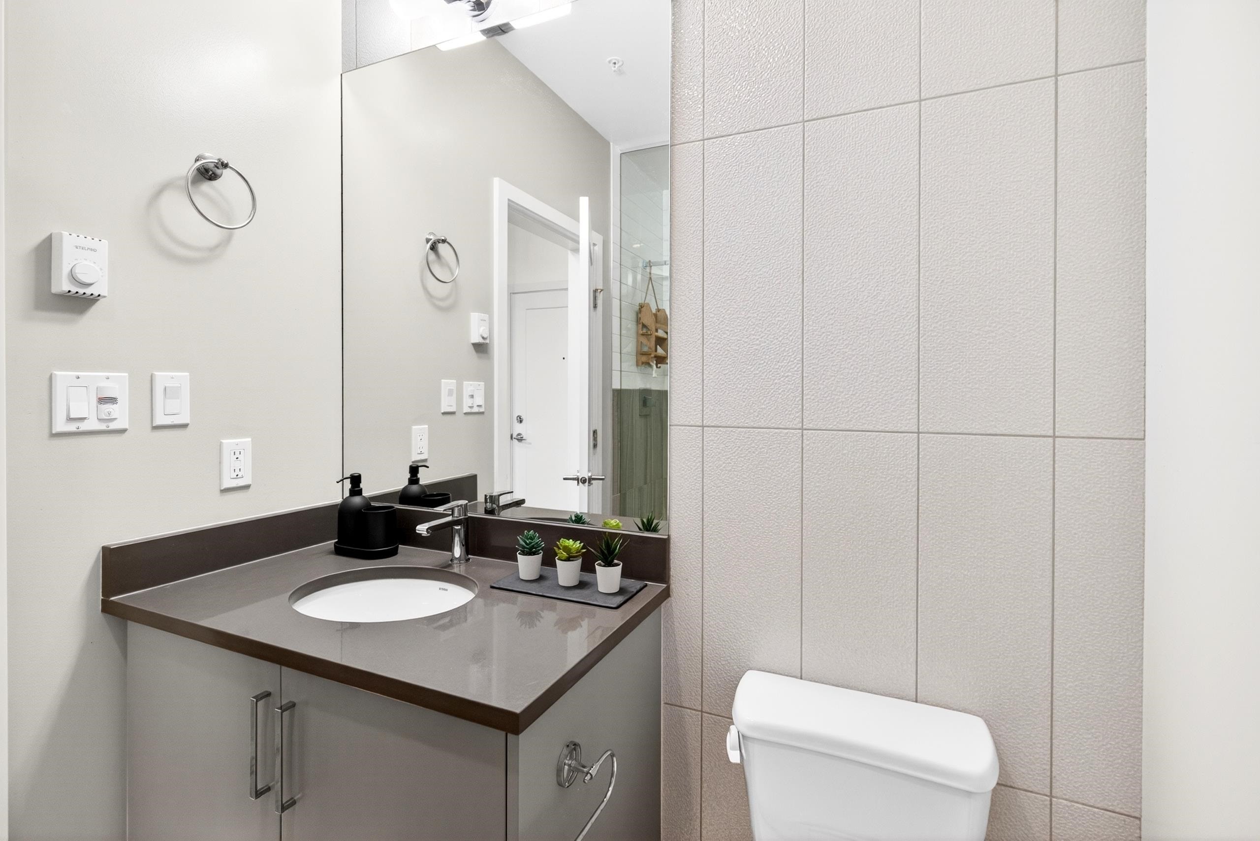 









20211


66

Avenue, F101,
Langley,




BC
V2Y 0L4

