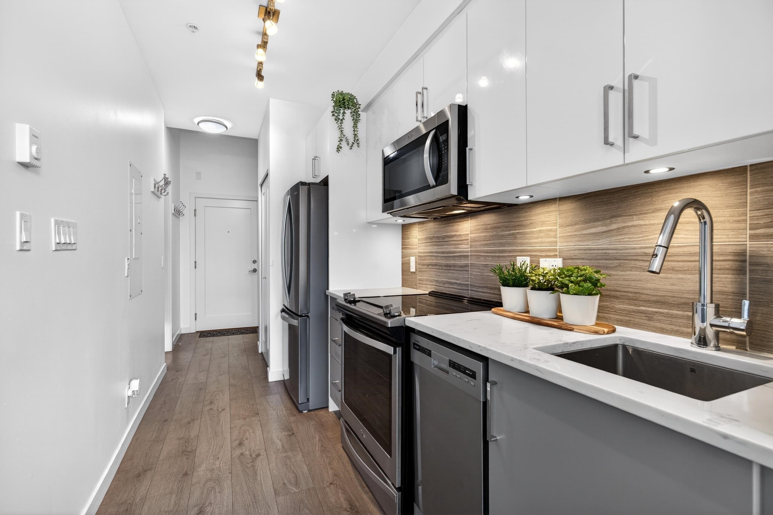 









20211


66

Avenue, F101,
Langley,




BC
V2Y 0L4

