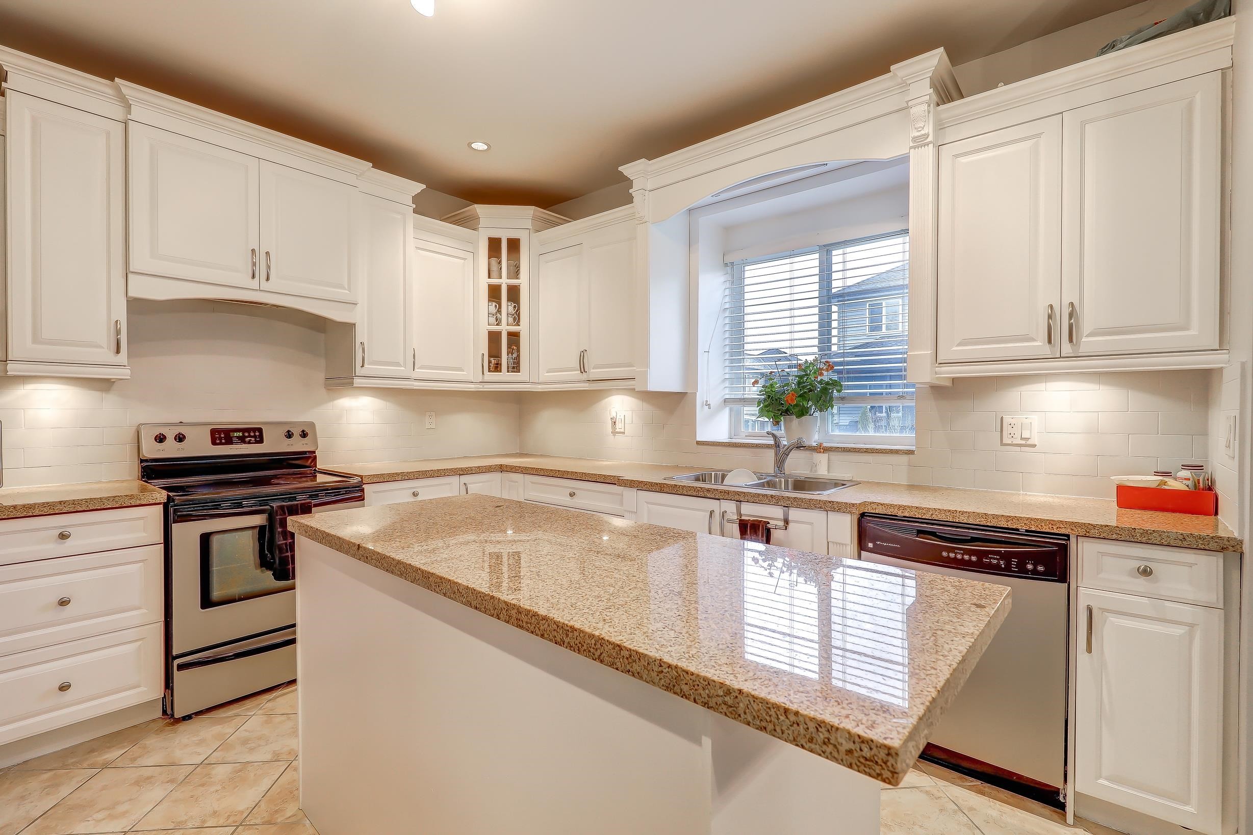 









16226


96b

Avenue,
Surrey,




BC
V3S 2M4

