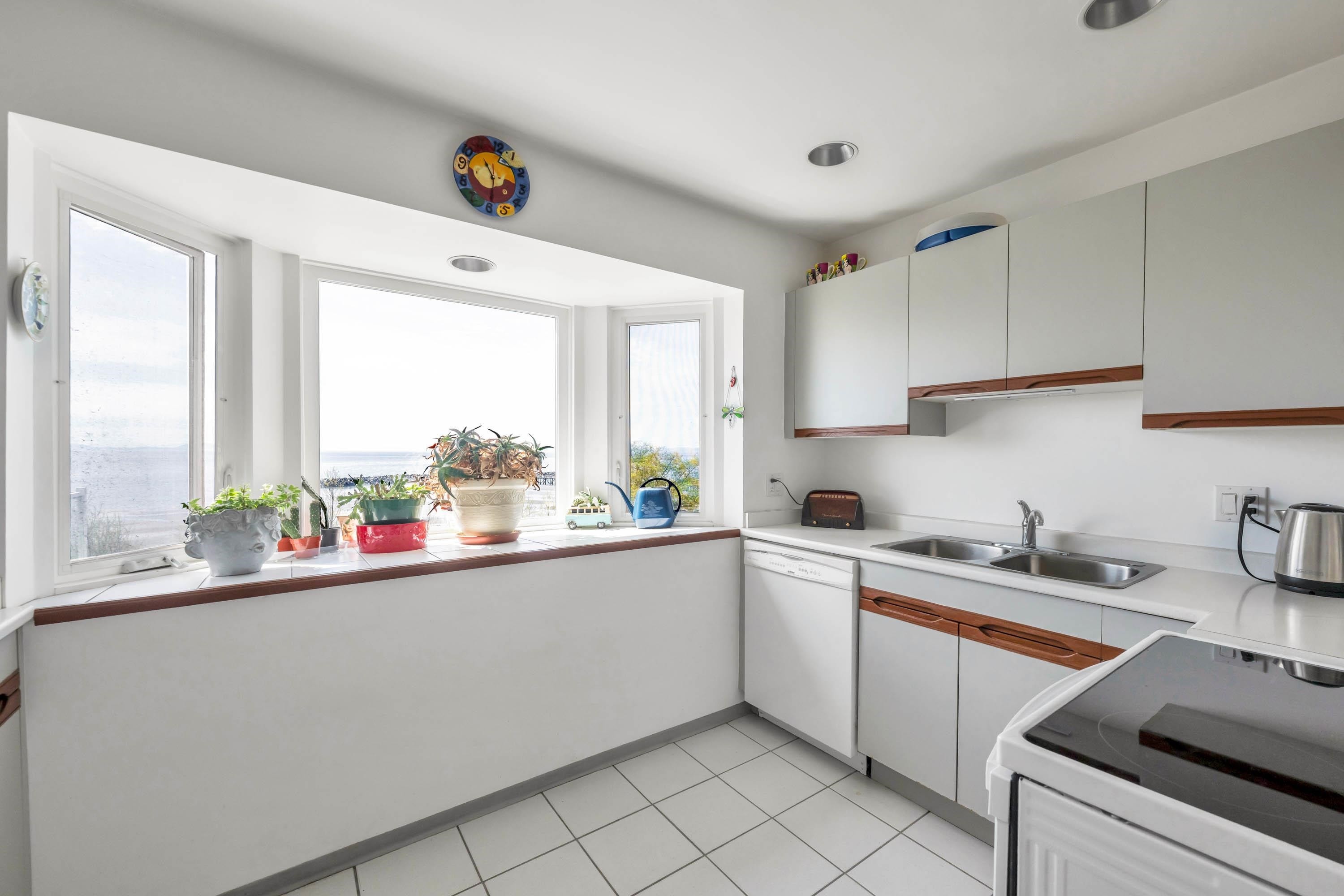 









15165


Marine

Drive, 105,
White Rock,




BC
V4B 1C5

