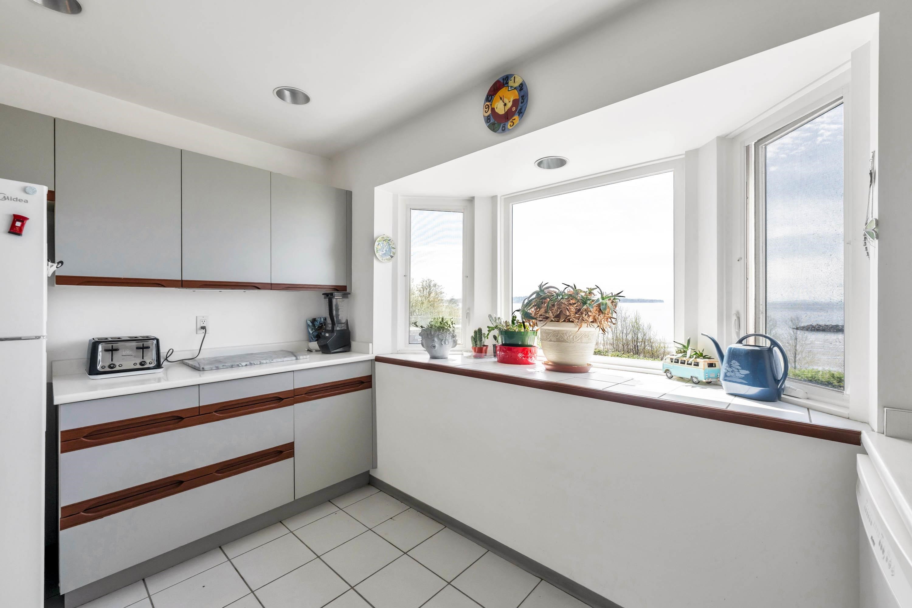 









15165


Marine

Drive, 105,
White Rock,




BC
V4B 1C5

