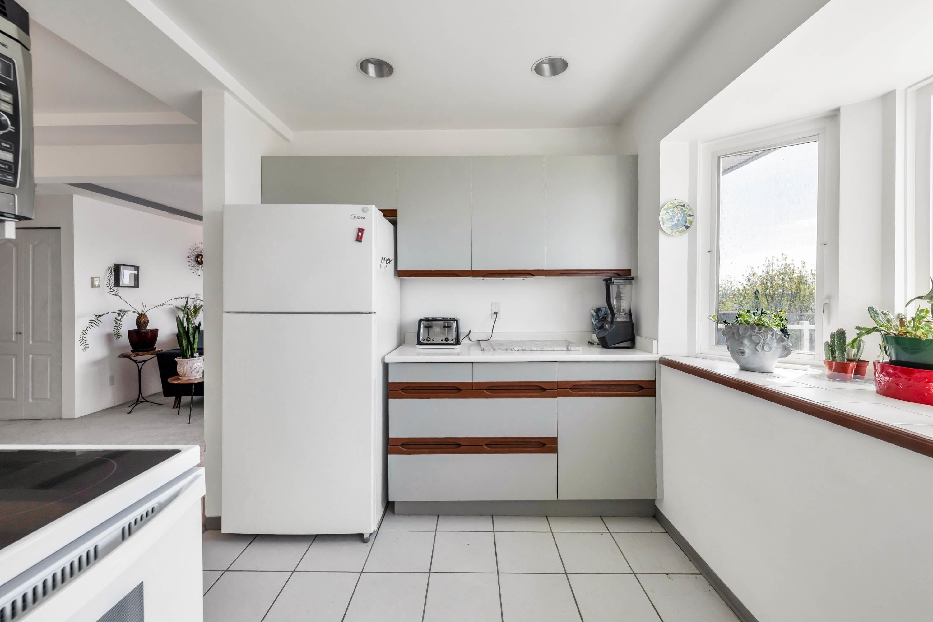 









15165


Marine

Drive, 105,
White Rock,




BC
V4B 1C5

