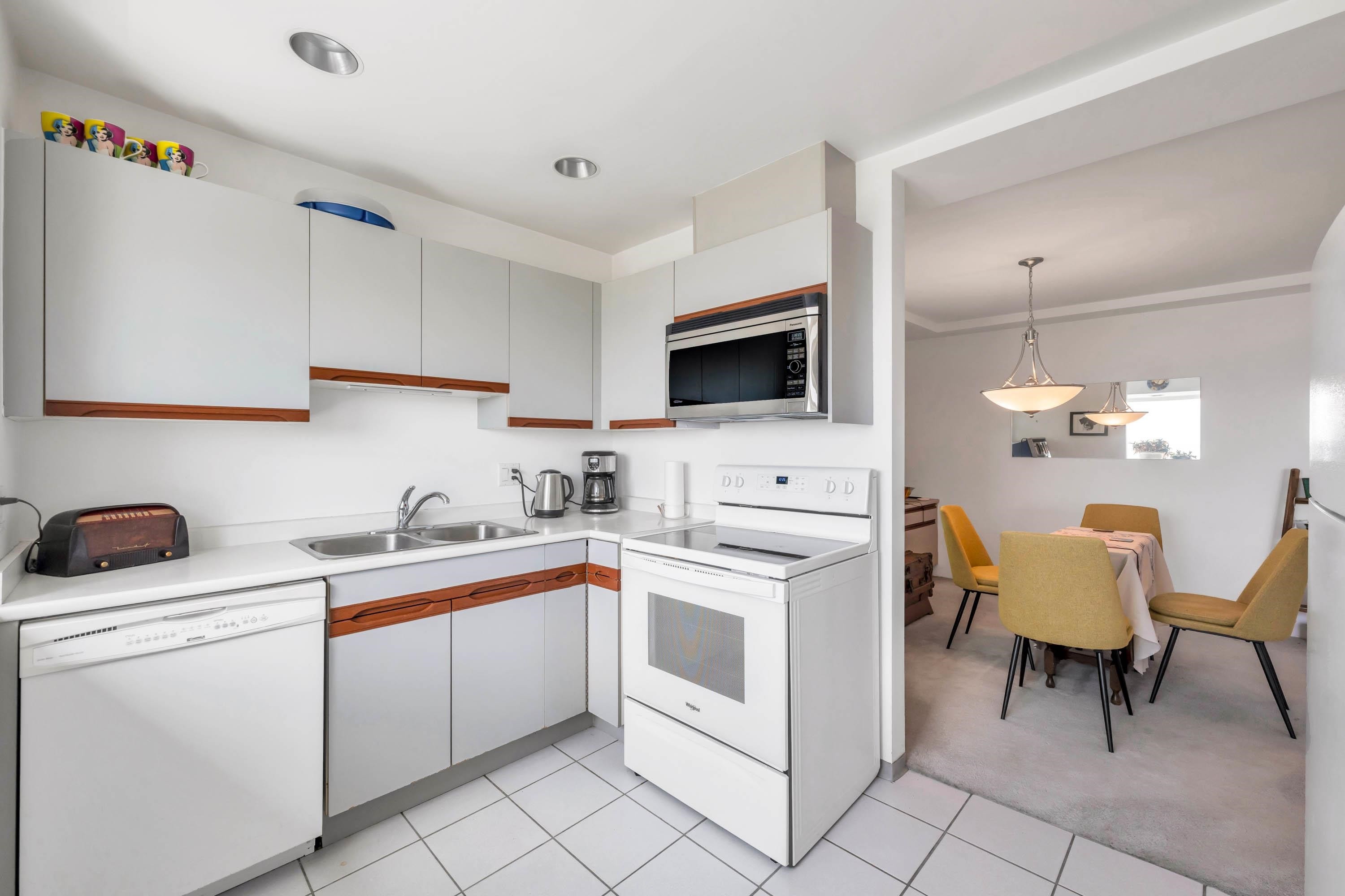 









15165


Marine

Drive, 105,
White Rock,




BC
V4B 1C5

