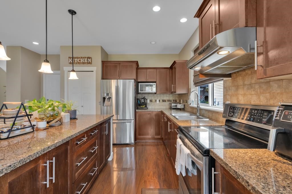 









2057


Merlot

Boulevard,
Abbotsford,




BC
V4X 0A6

