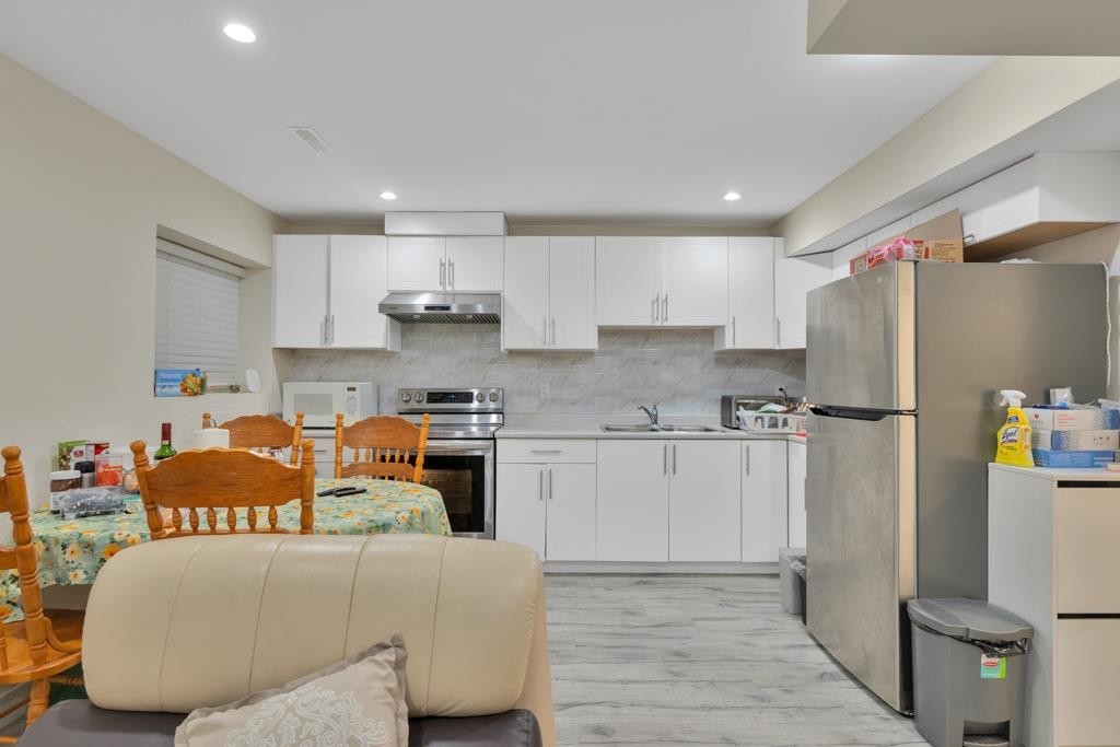 









2057


Merlot

Boulevard,
Abbotsford,




BC
V4X 0A6

