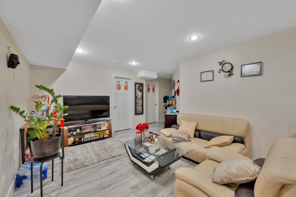 









2057


Merlot

Boulevard,
Abbotsford,




BC
V4X 0A6

