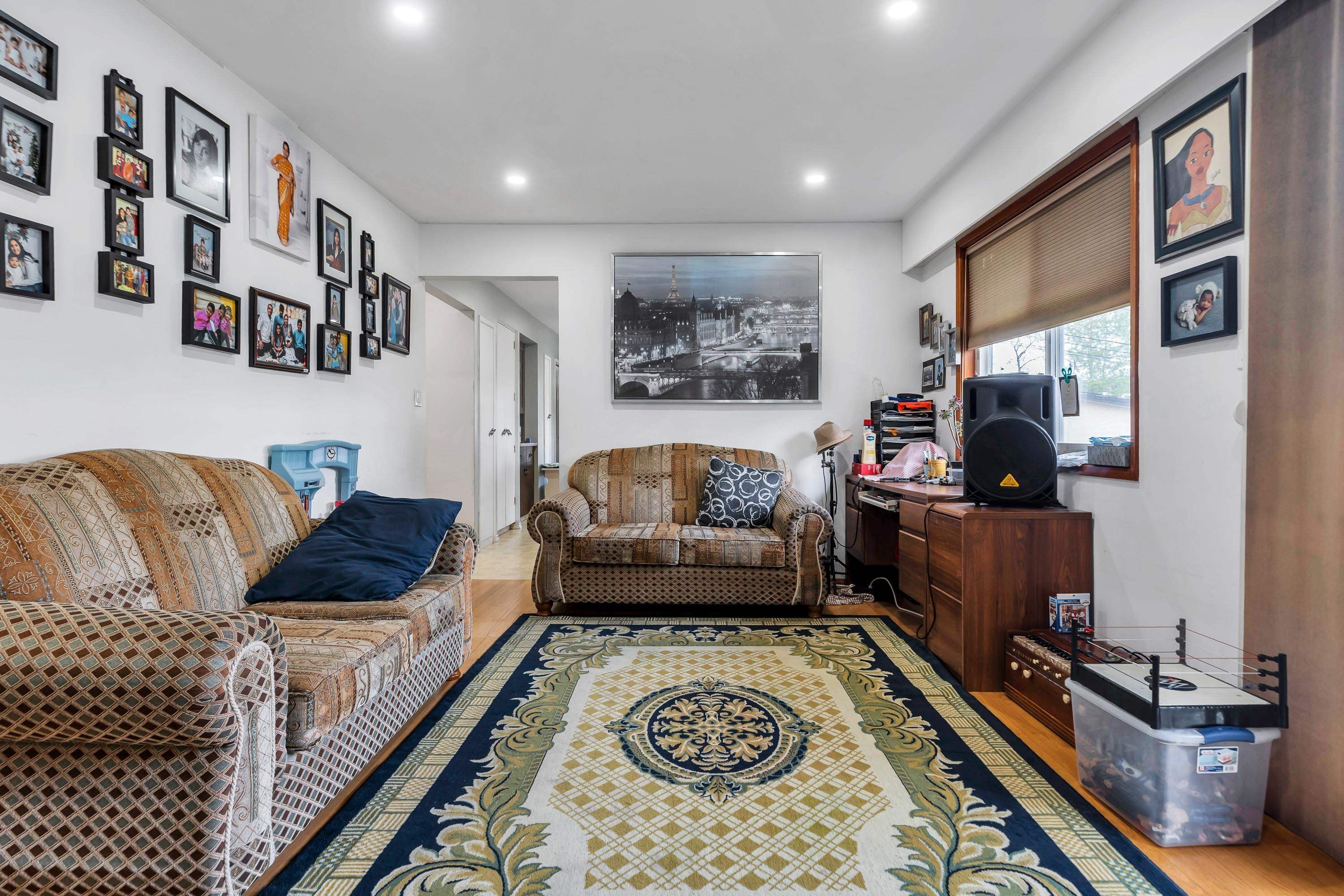 









10292


River

Road,
Delta,




BC
V4C 2R5

