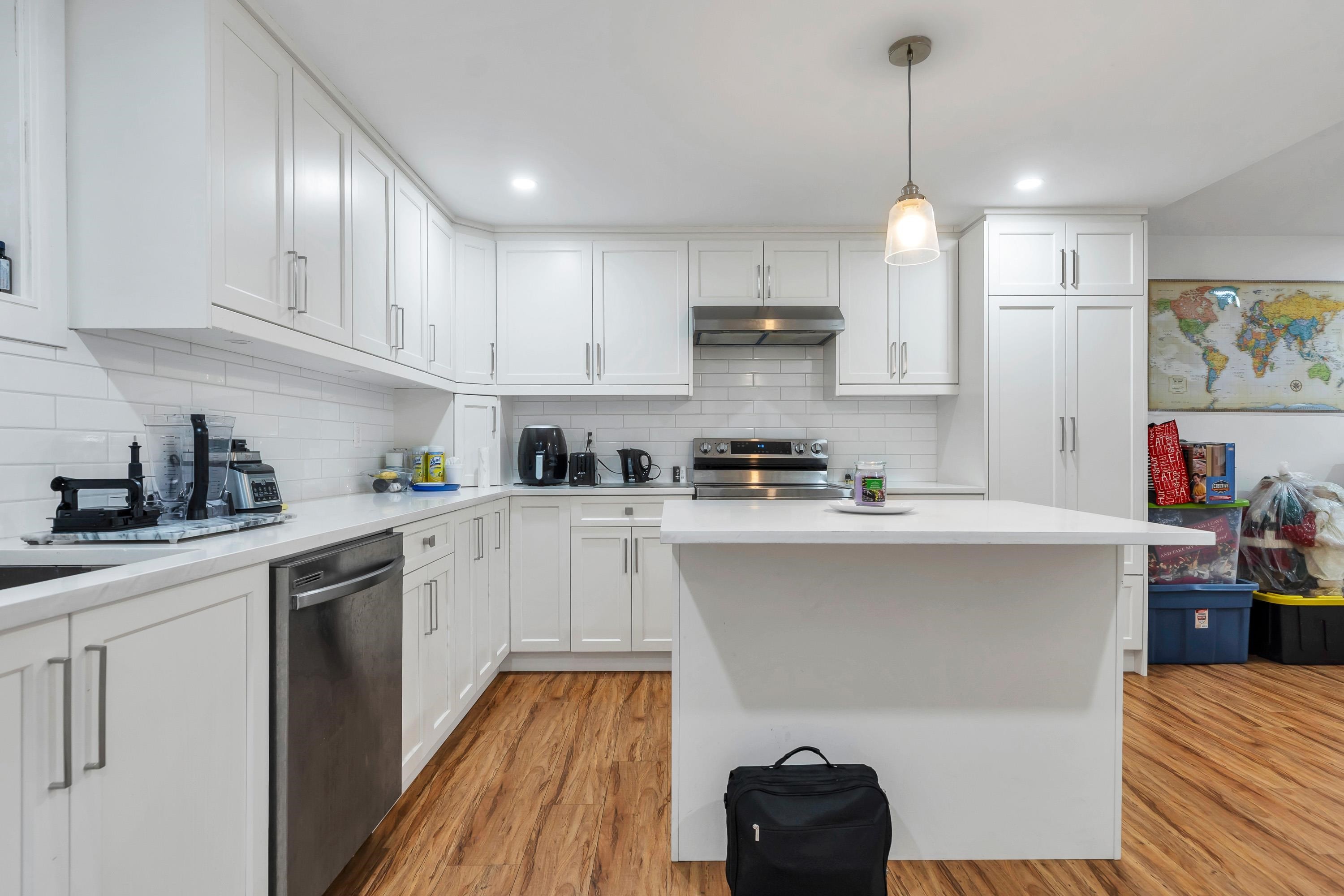 









10292


River

Road,
Delta,




BC
V4C 2R5

