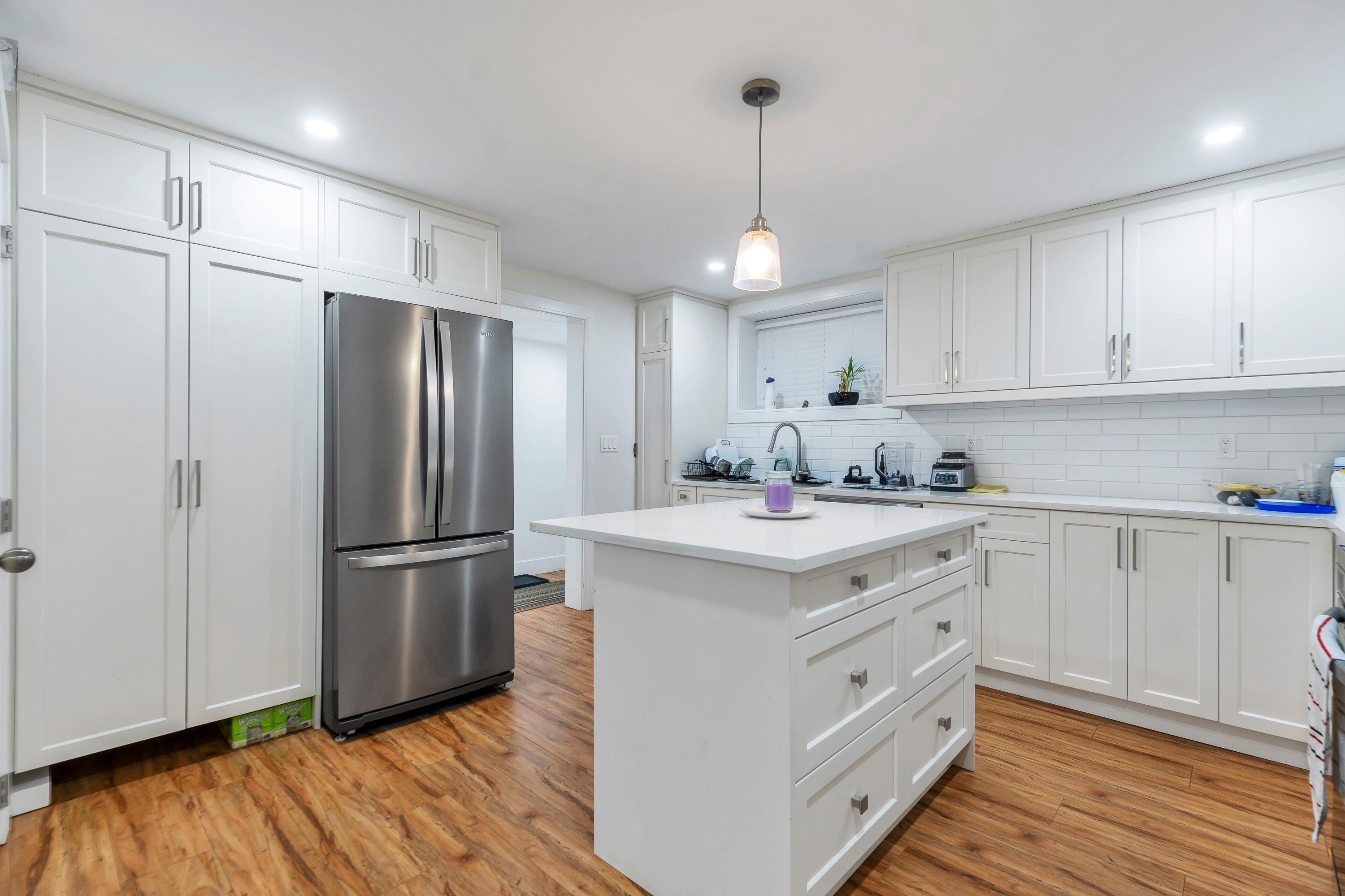 









10292


River

Road,
Delta,




BC
V4C 2R5

