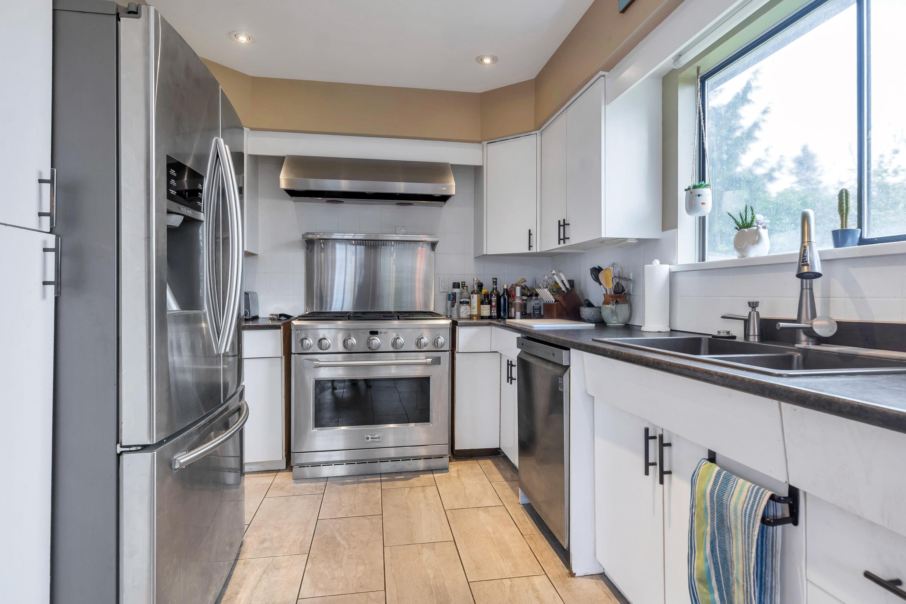 









10308


River

Road,
Delta,




BC
V4C 2R5

