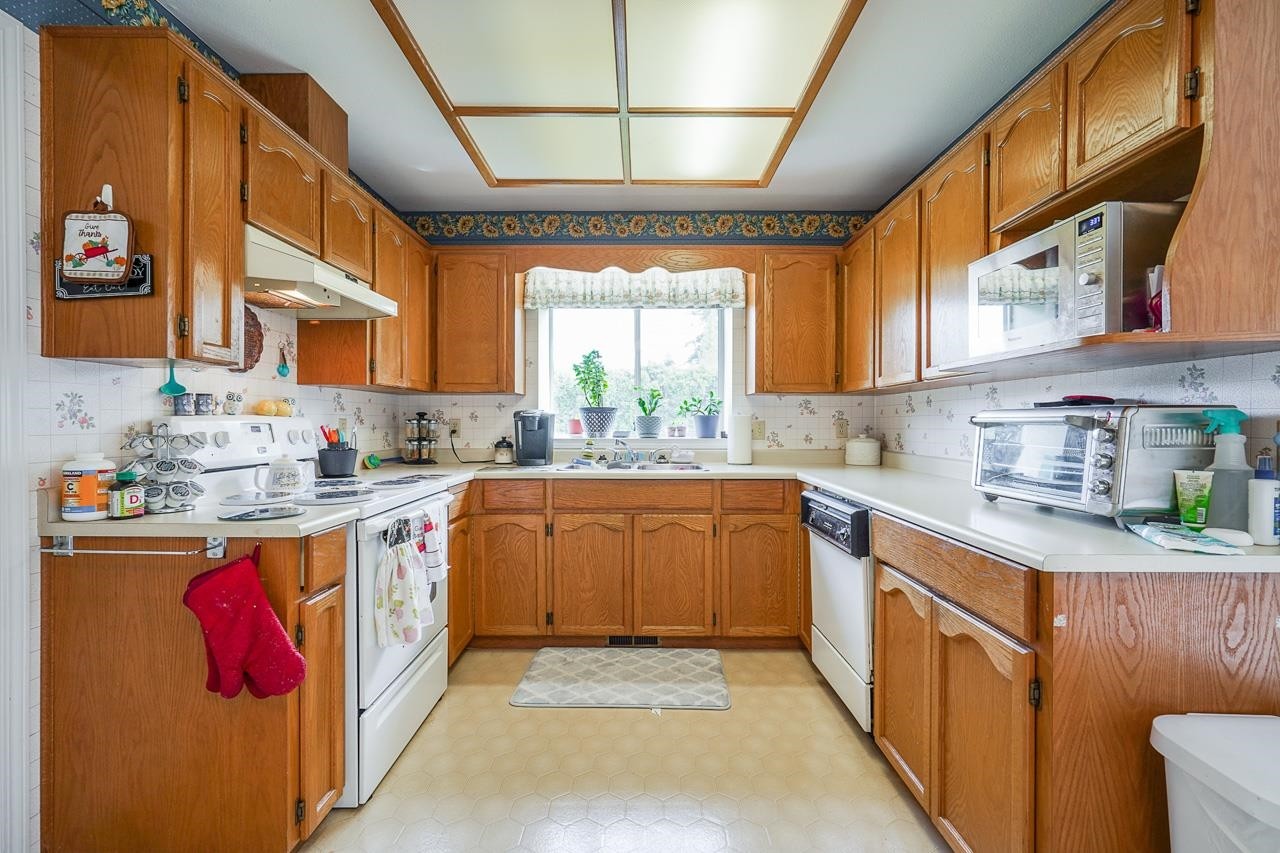 









3329


197

Street,
Langley,




BC
V3A 7X4

