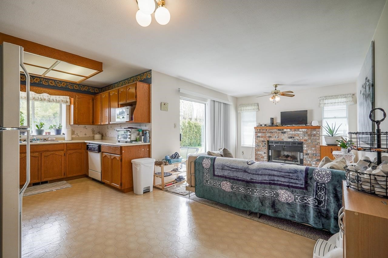 









3329


197

Street,
Langley,




BC
V3A 7X4

