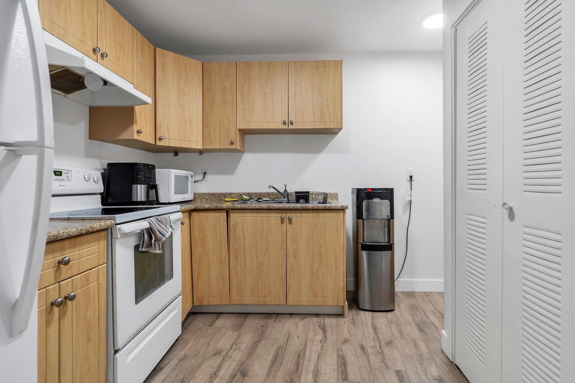 









32670


Avalon

Crescent,
Abbotsford,




BC
V2T 3S6

