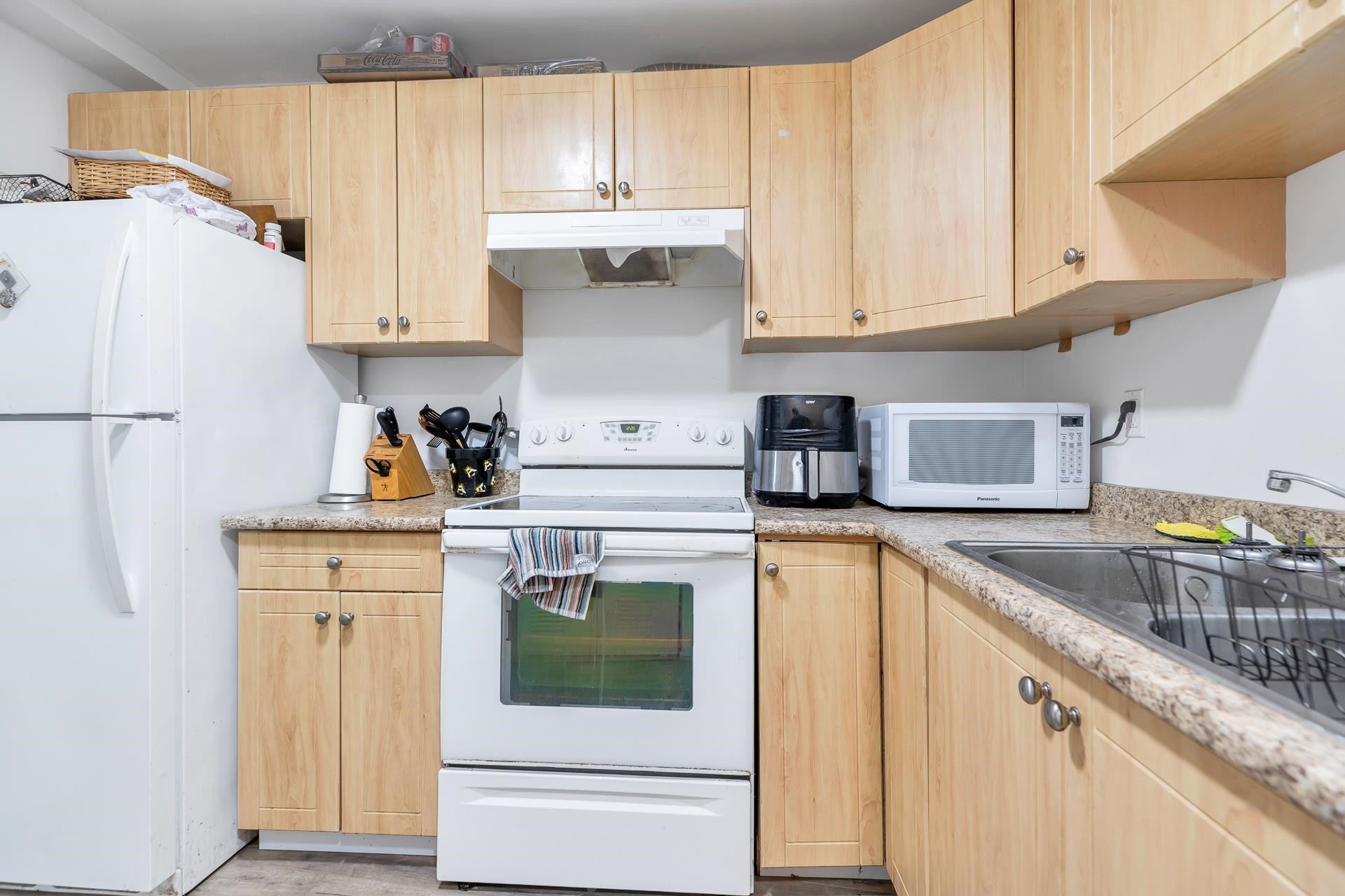 









32670


Avalon

Crescent,
Abbotsford,




BC
V2T 3S6

