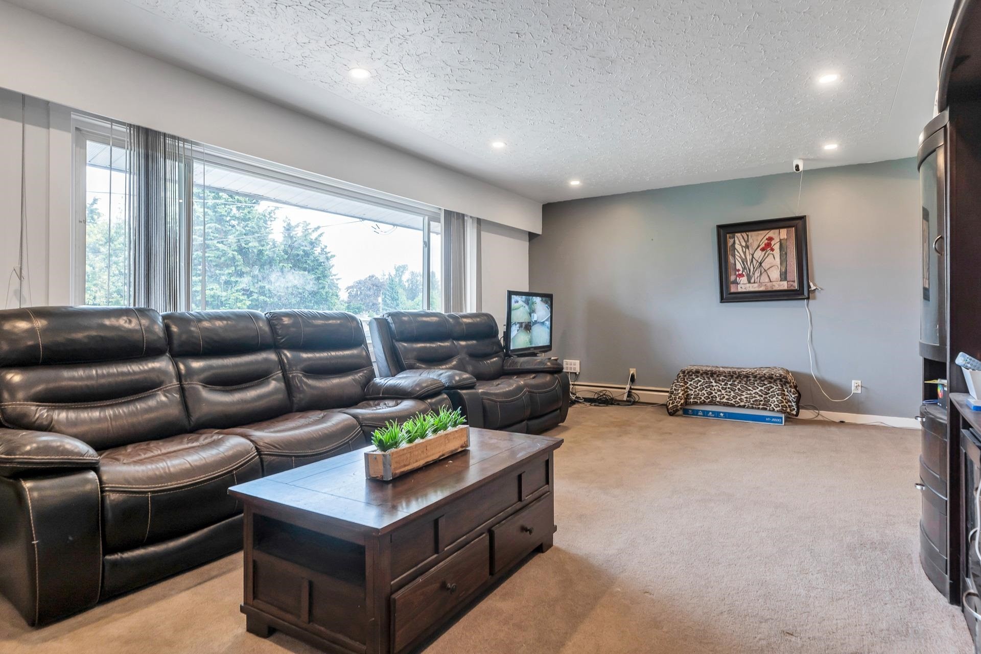 









32670


Avalon

Crescent,
Abbotsford,




BC
V2T 3S6

