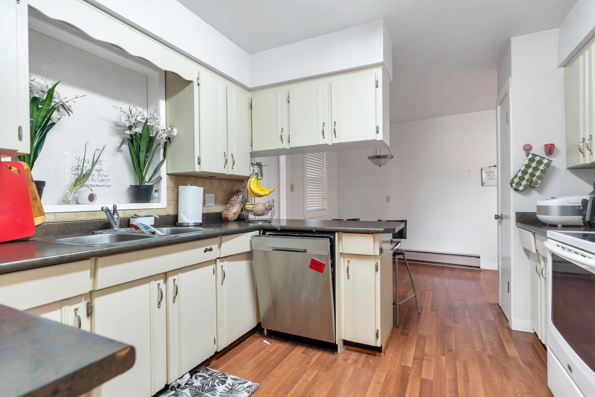 









32670


Avalon

Crescent,
Abbotsford,




BC
V2T 3S6

