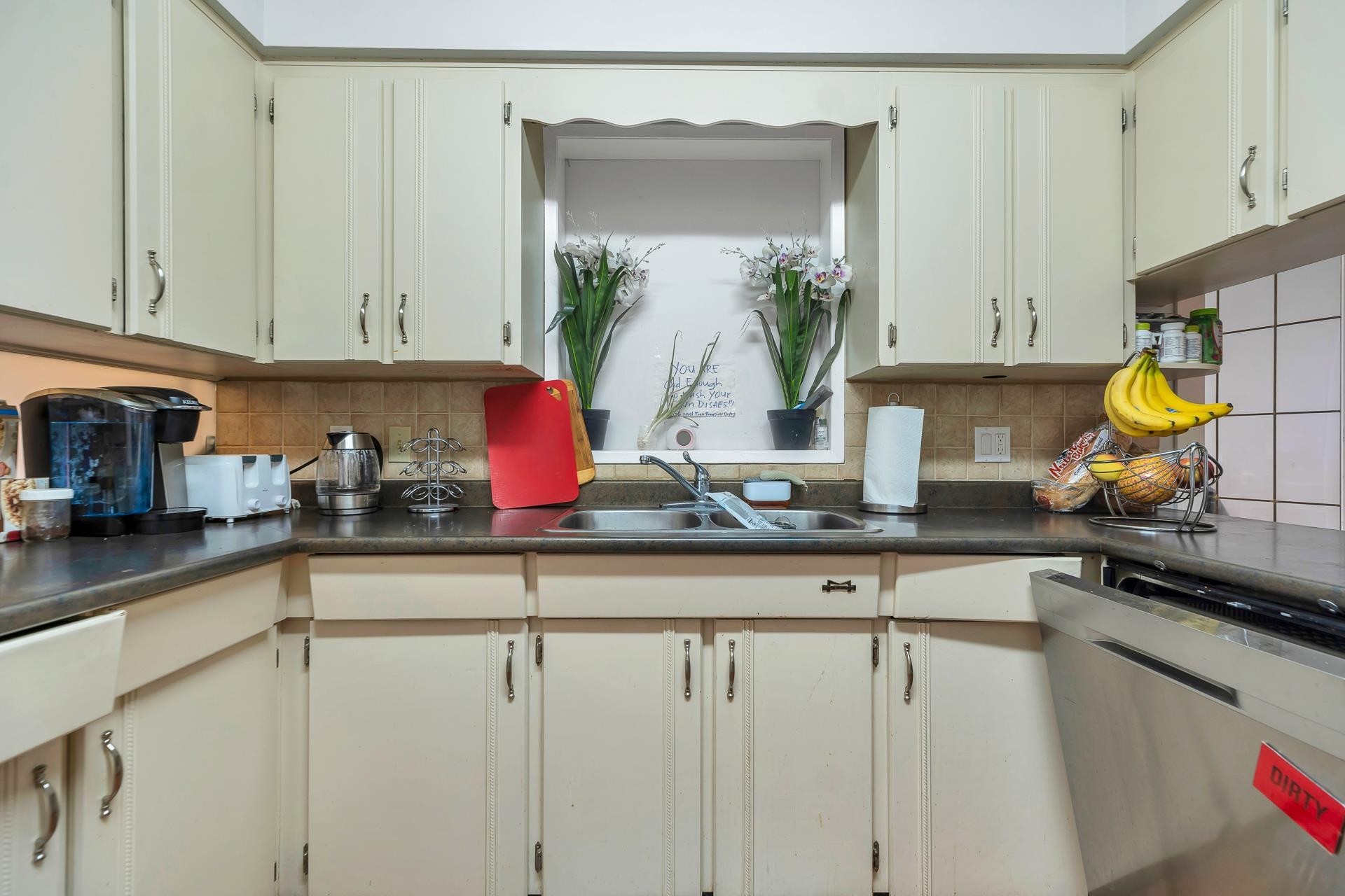 









32670


Avalon

Crescent,
Abbotsford,




BC
V2T 3S6

