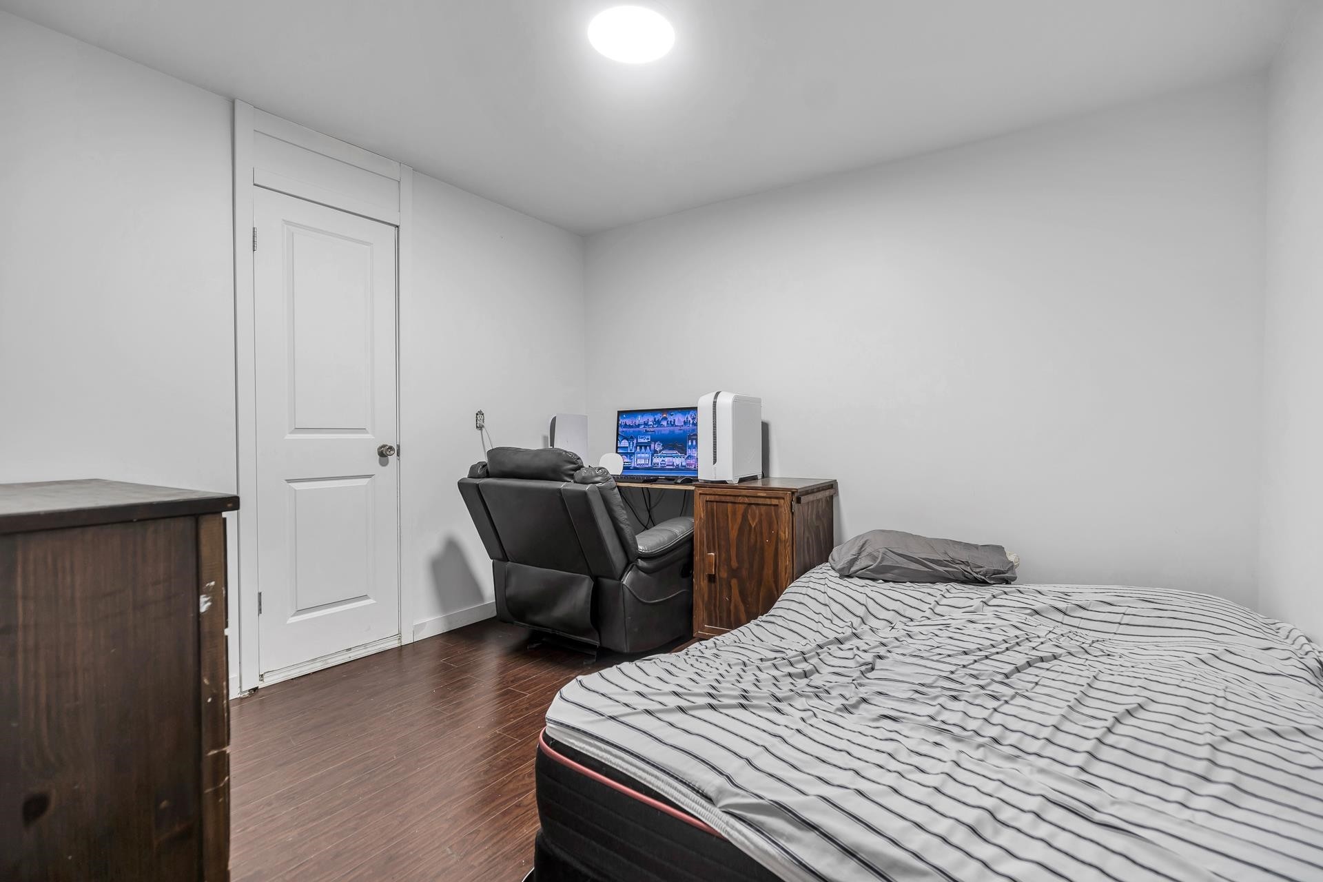 









32670


Avalon

Crescent,
Abbotsford,




BC
V2T 3S6

