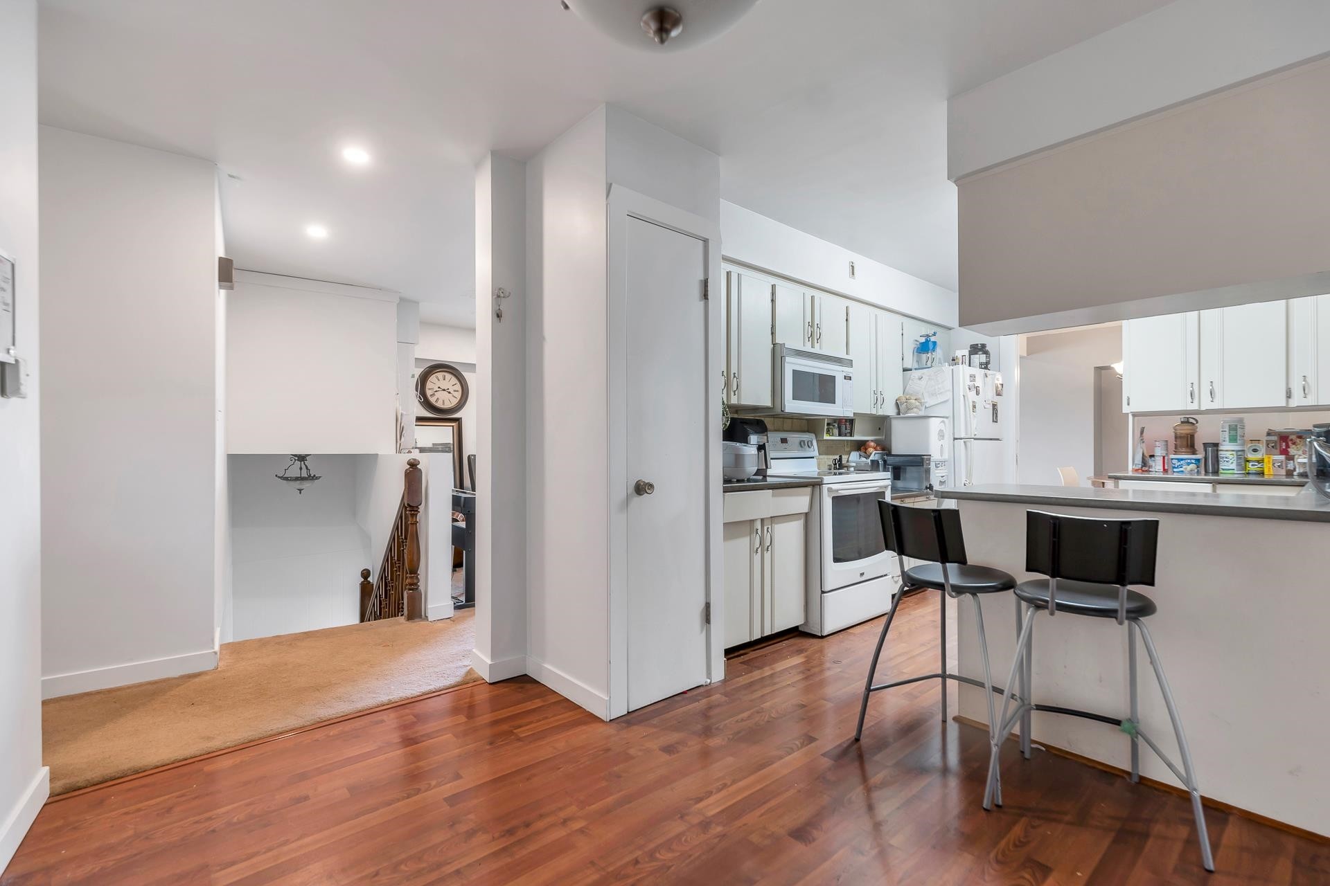 









32670


Avalon

Crescent,
Abbotsford,




BC
V2T 3S6

