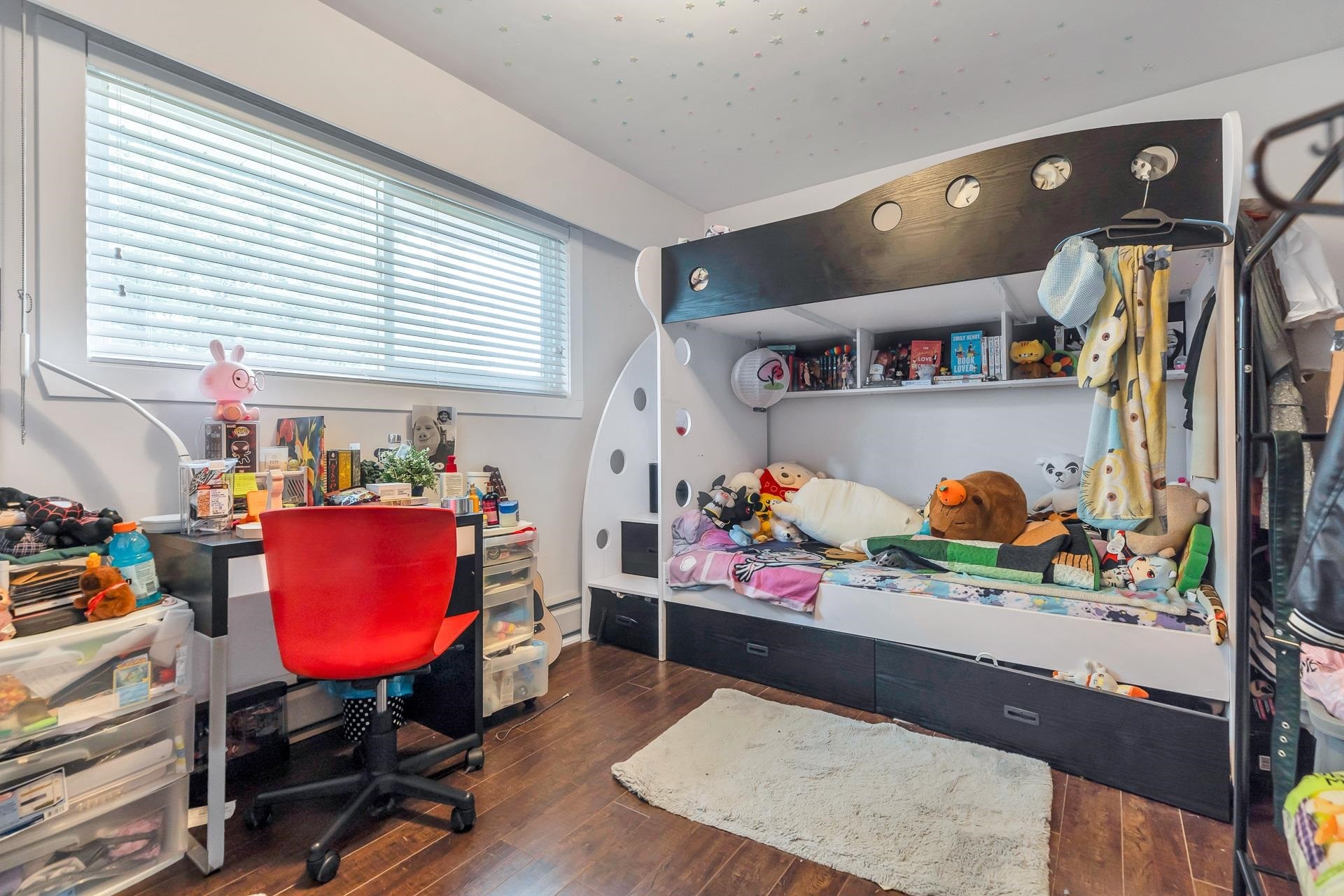 









32670


Avalon

Crescent,
Abbotsford,




BC
V2T 3S6

