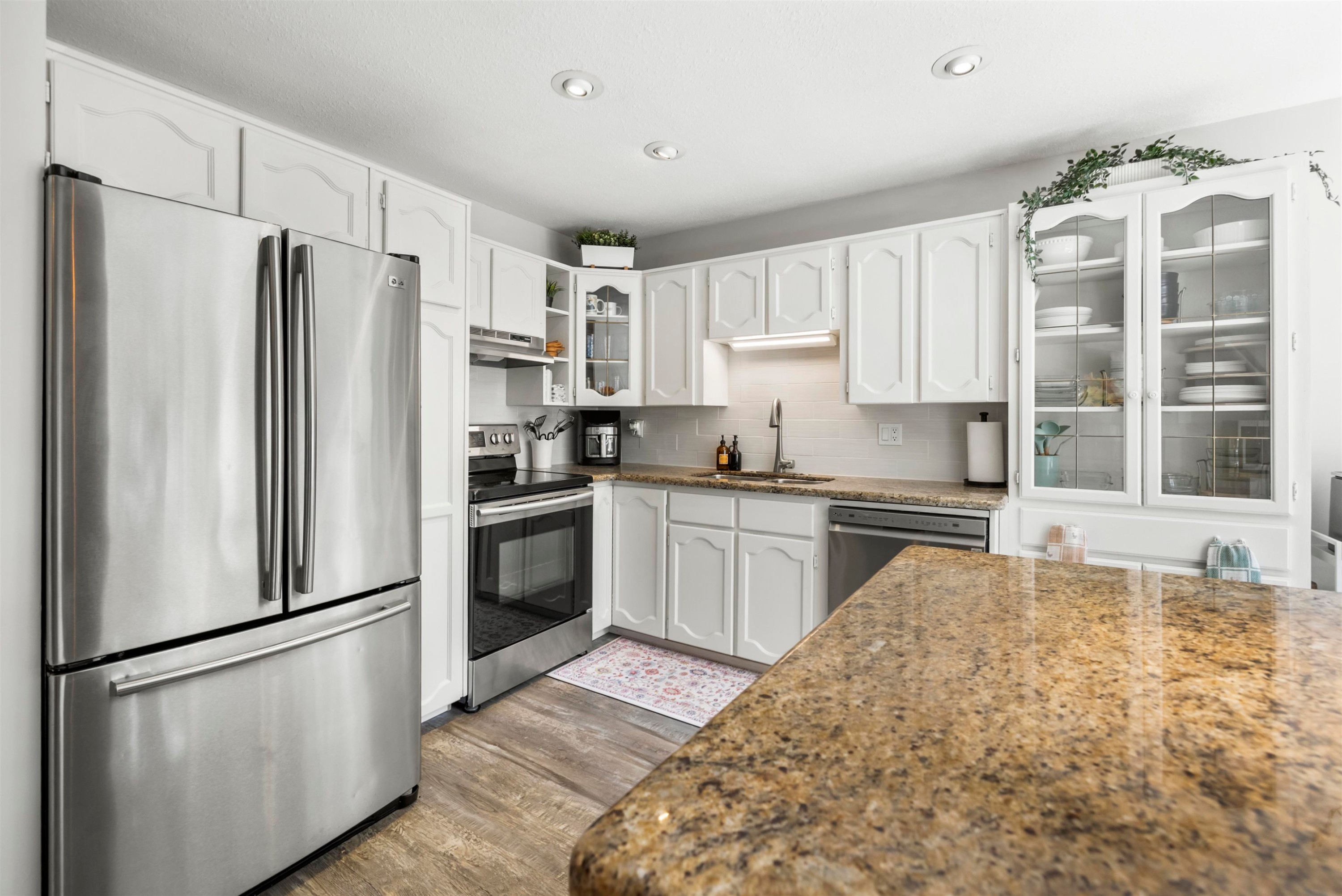 









15336


112

Avenue,
Surrey,




BC
V3R 8Y8


