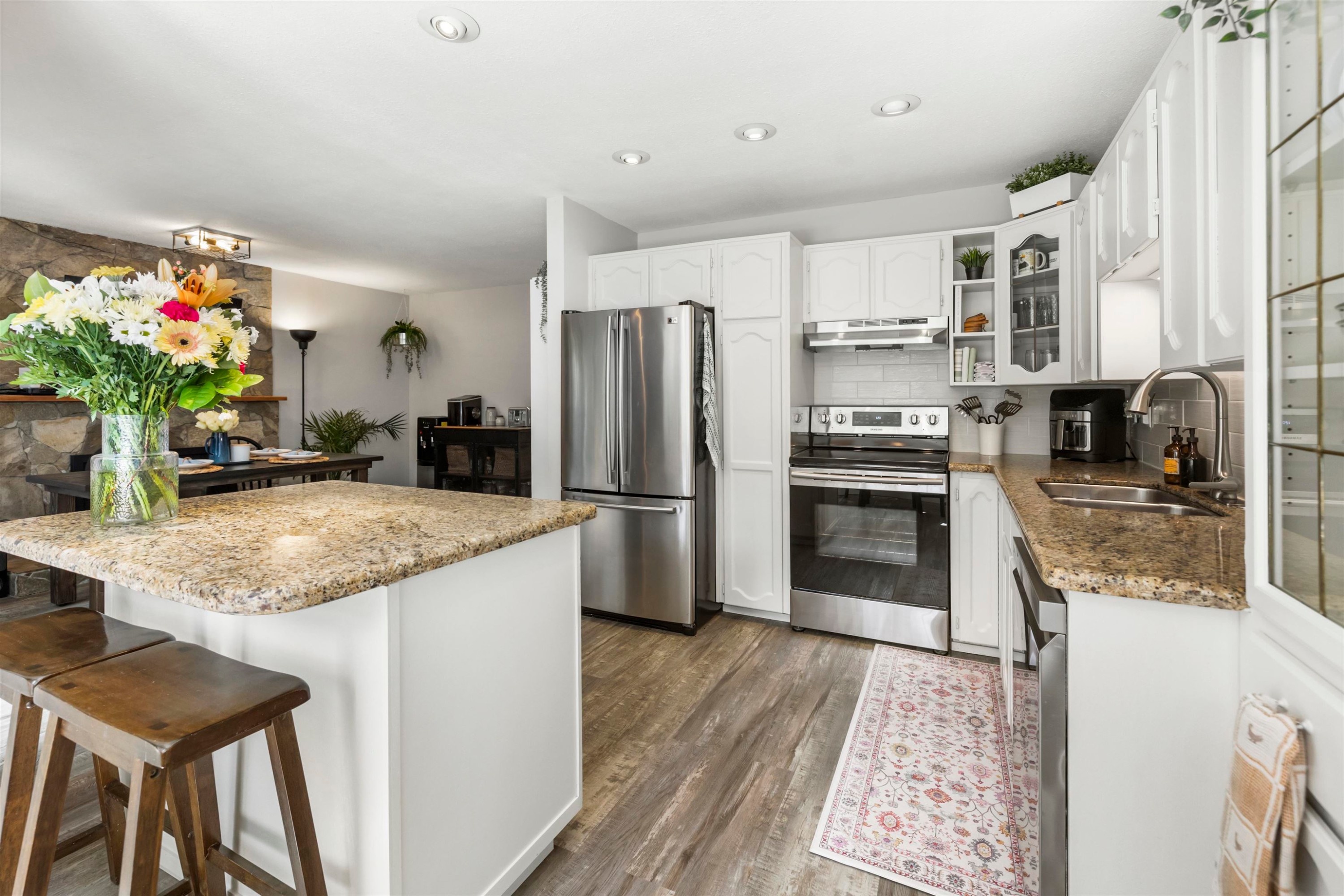 









15336


112

Avenue,
Surrey,




BC
V3R 8Y8

